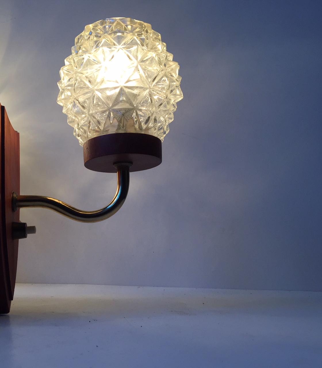 Pair of Danish Midcentury Sconces in Teak and Cut Glass, 1960s In Good Condition In Esbjerg, DK
