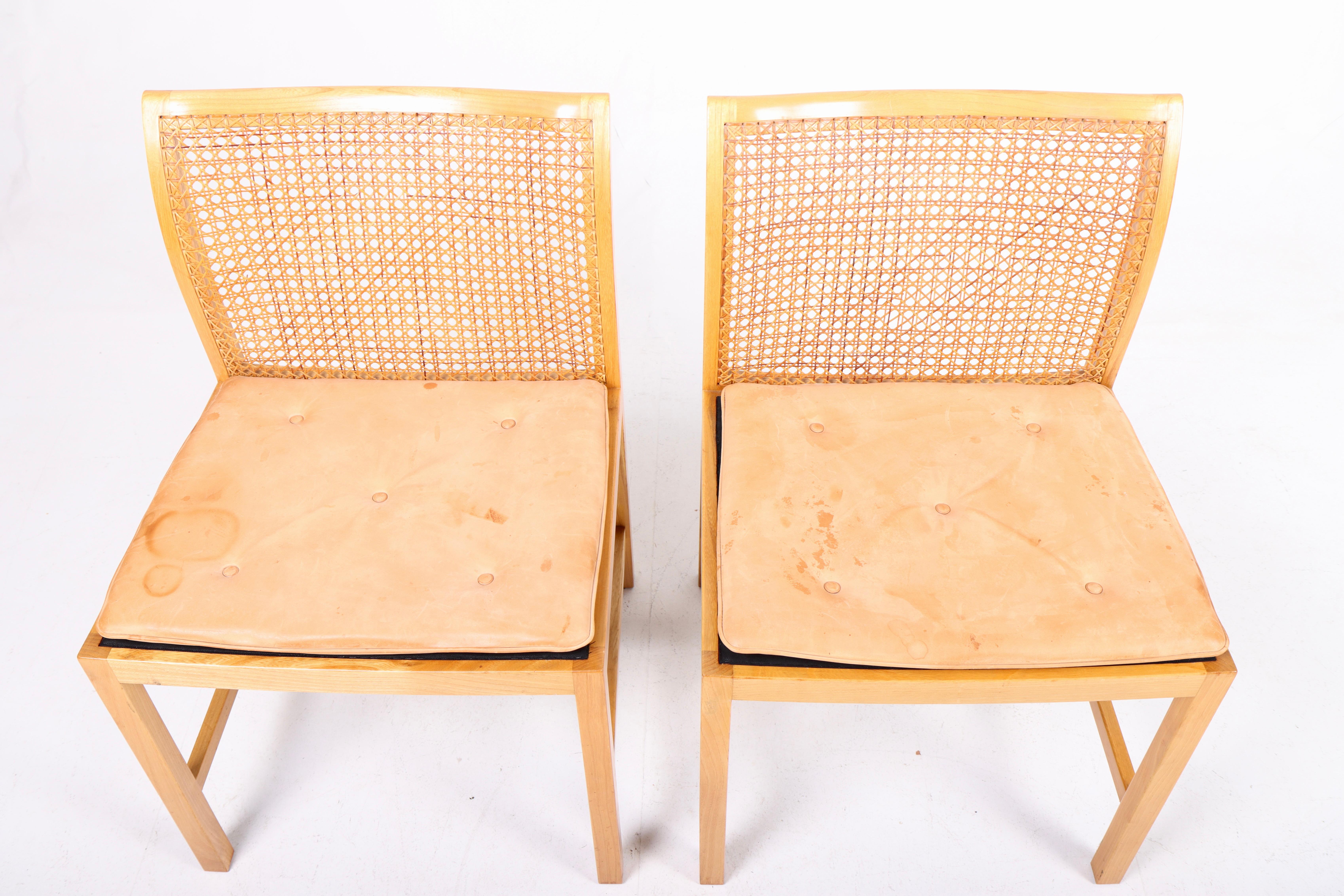 Scandinavian Modern Pair of Danish Midcentury Side Chairs in Ash and Cognac Leather, 1960s For Sale