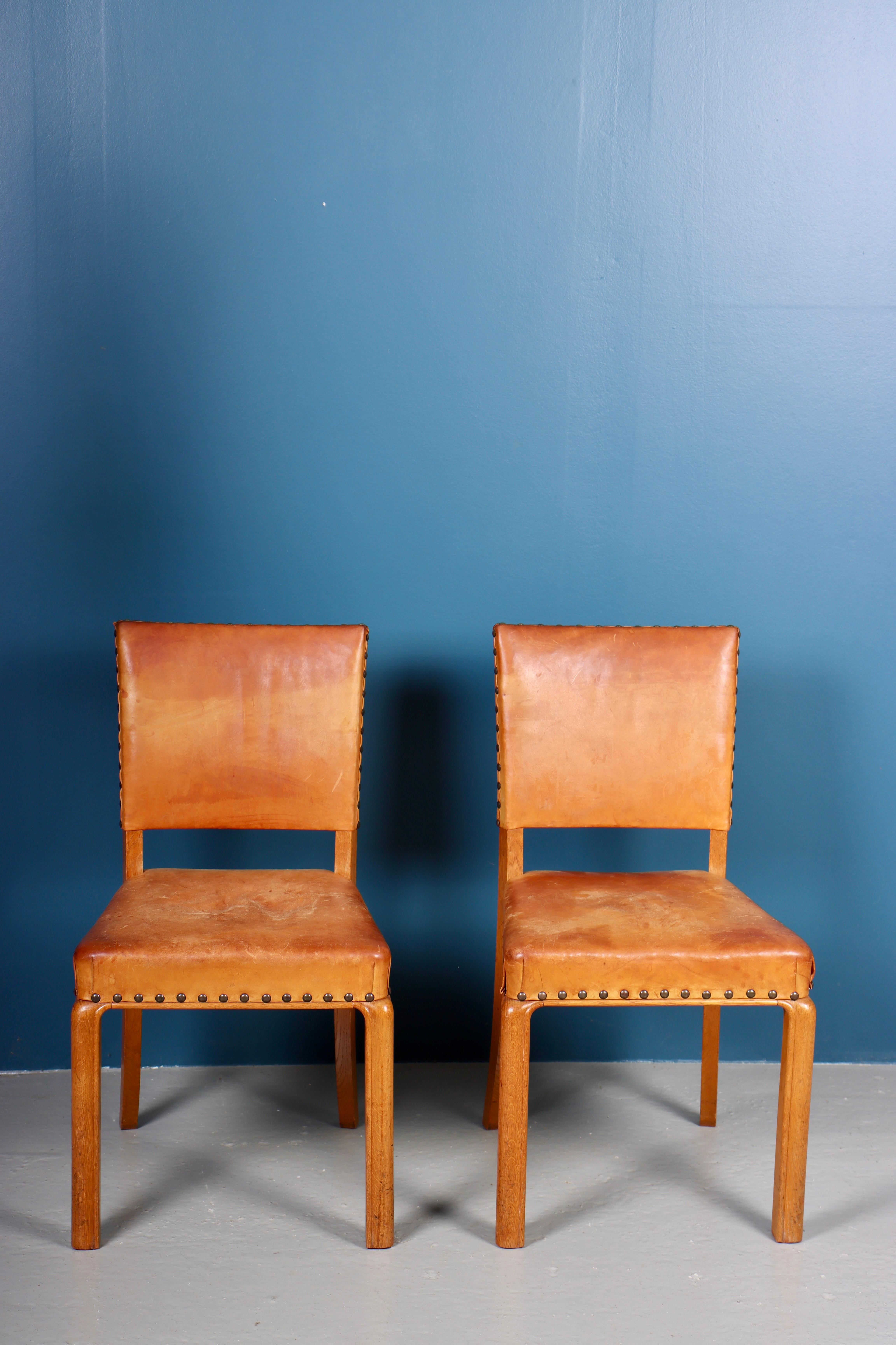 Scandinavian Modern Pair of Danish Mid Century Side Chairs in Patinated Leather, 1940s For Sale