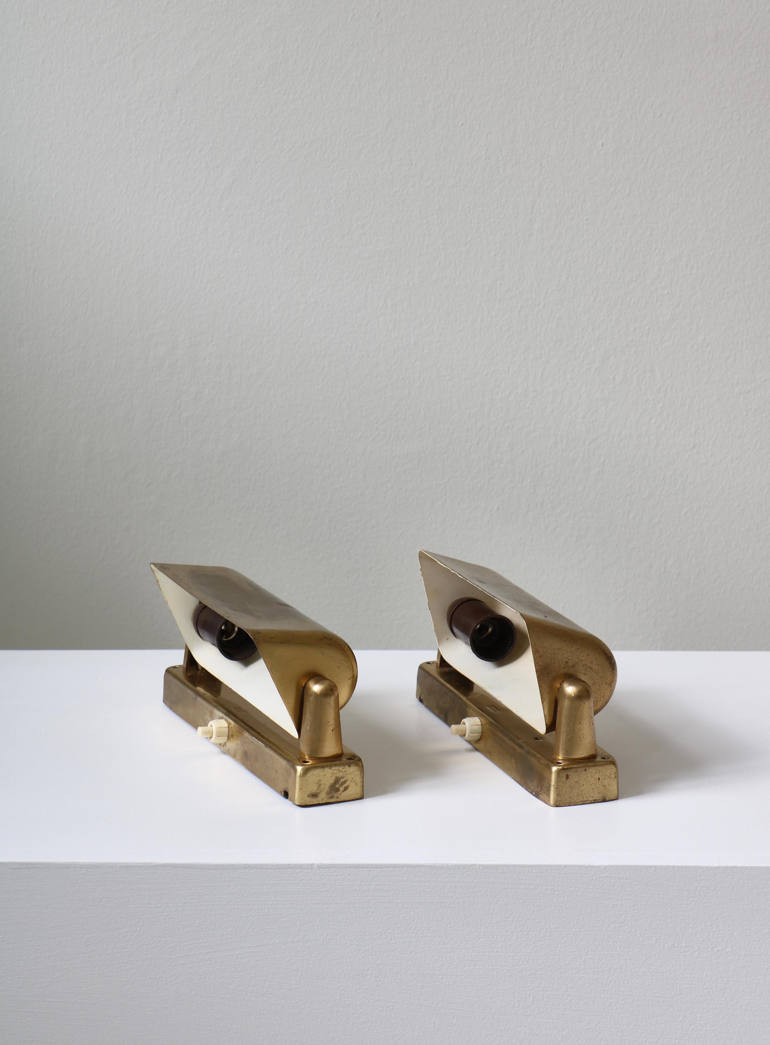 Pair of Danish Modern 1950s Lyfa Wall Lamps in Brass In Good Condition In Odense, DK