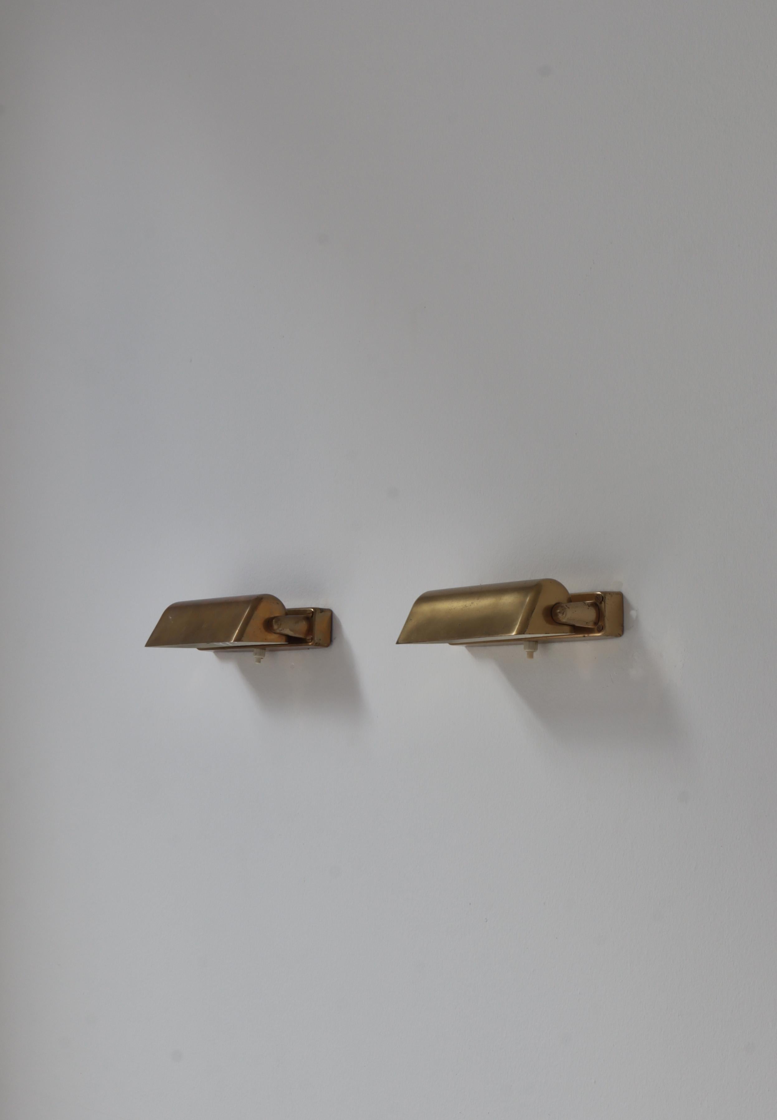 Pareja de lámparas de pared LYFA danesas modernas de los años 50 en latón patinado en venta 5