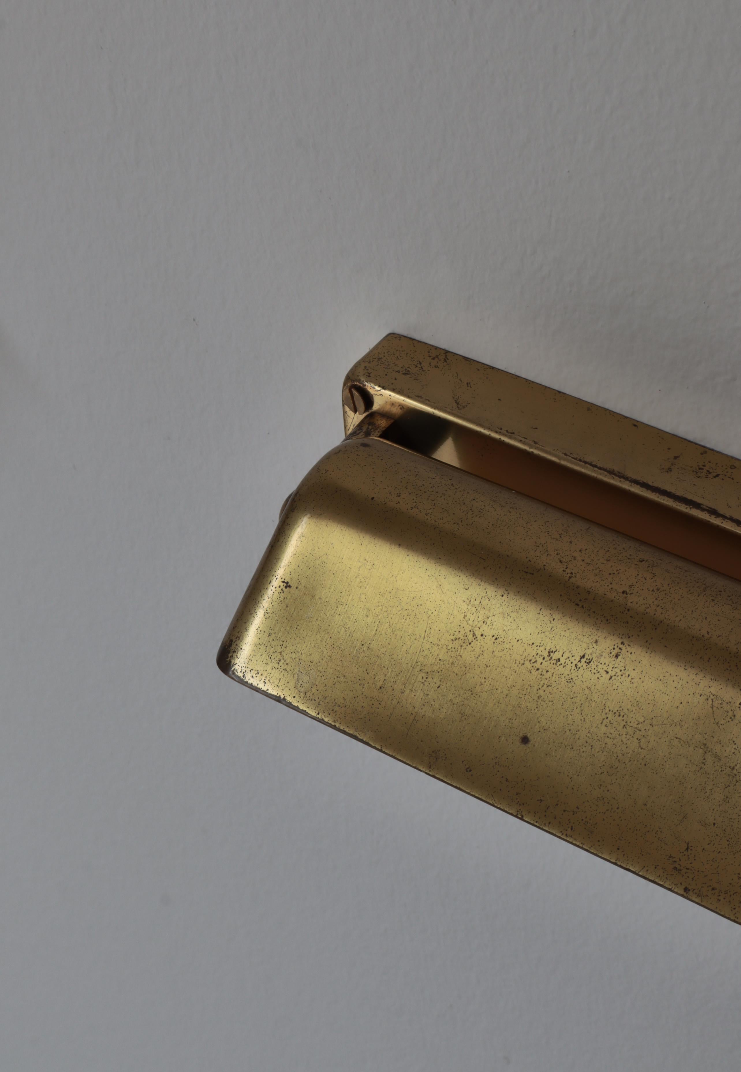 Pareja de lámparas de pared LYFA danesas modernas de los años 50 en latón patinado en Bueno estado para la venta en Odense, DK