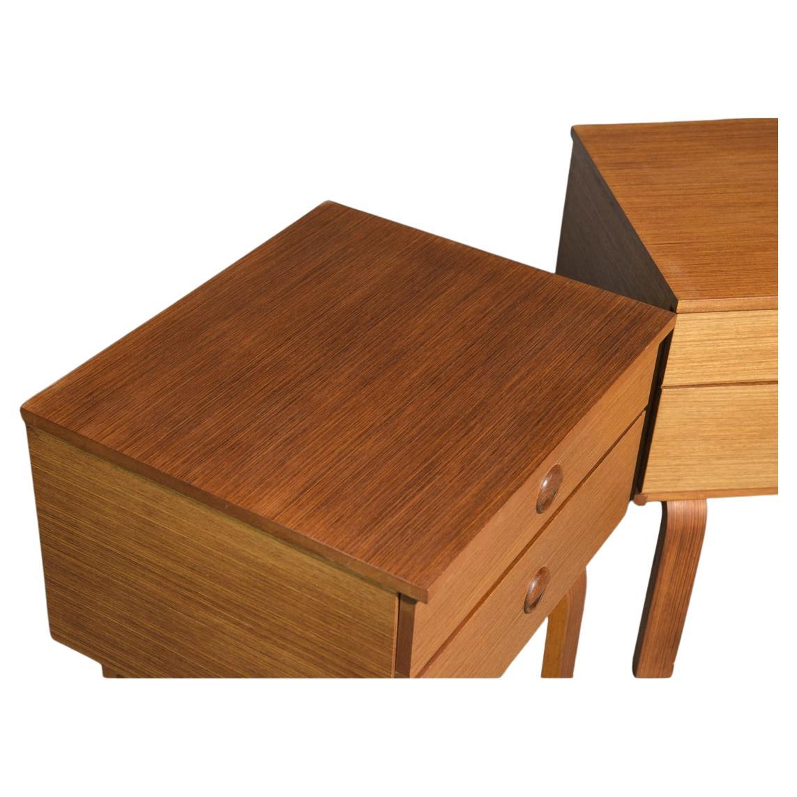 Pair of Danish modern 2 drawer teak nightstands with carved handles In Good Condition For Sale In Brooklyn, NY