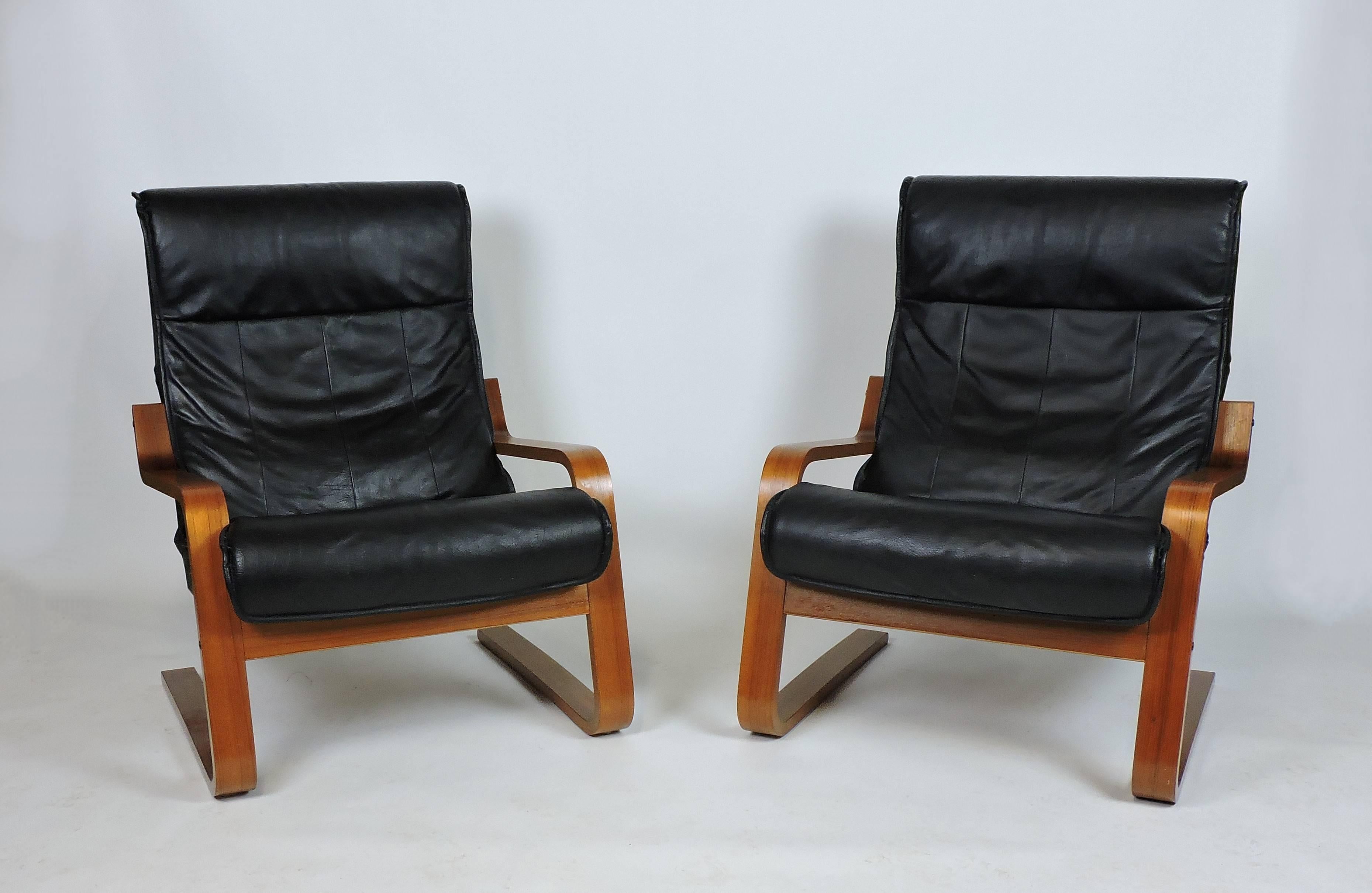 Super comfortable and handsome pair of teak lounge chairs made in Denmark by Kebe Mobelfabrik. These well made chairs have a bentwood cantilevered frame with black leather upholstery. Labelled with Kebe, Made in Denmark, label.