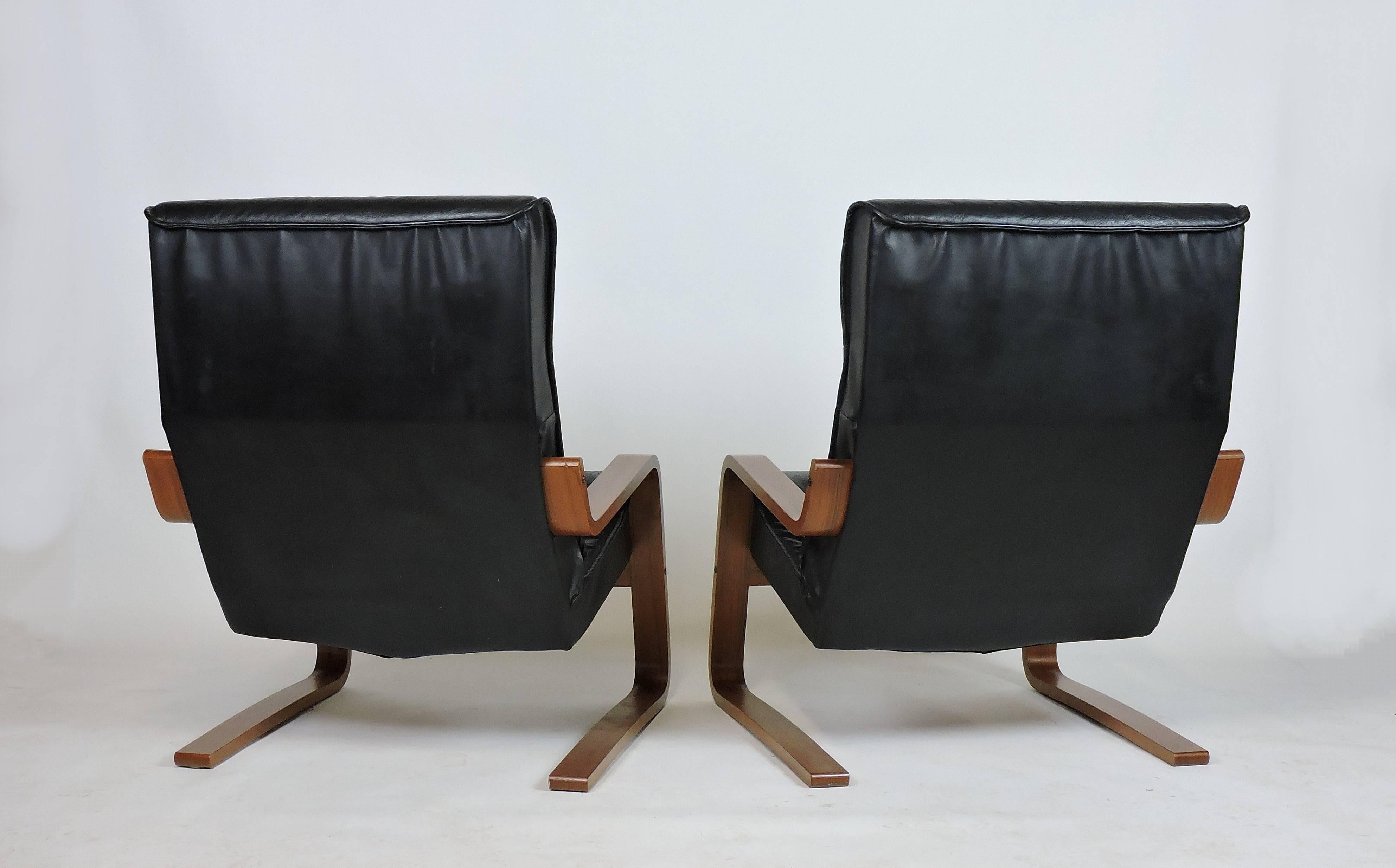 teak and leather lounge chair