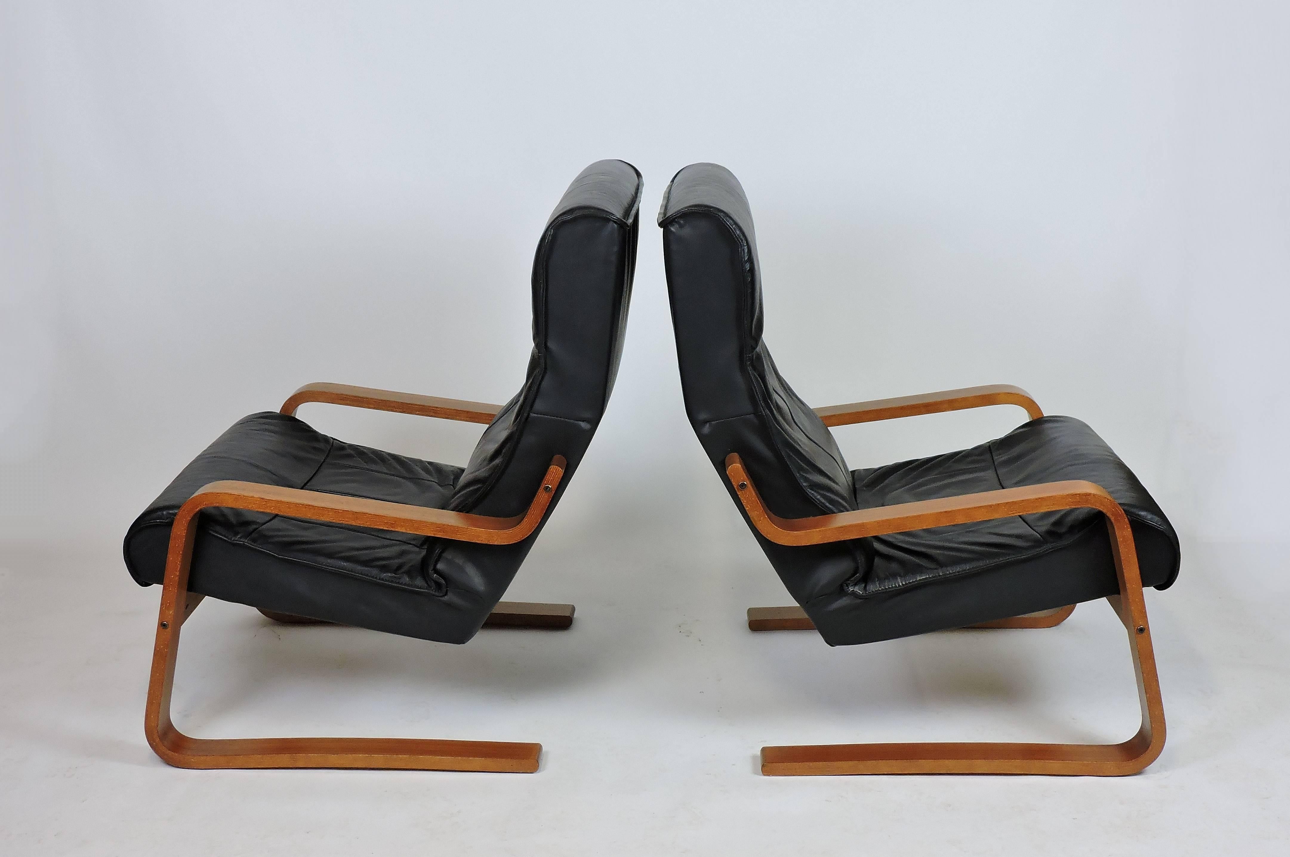 Scandinavian Modern Pair of Danish Modern Alvar Aalto Style Cantilevered Teak Leather Lounge Chairs