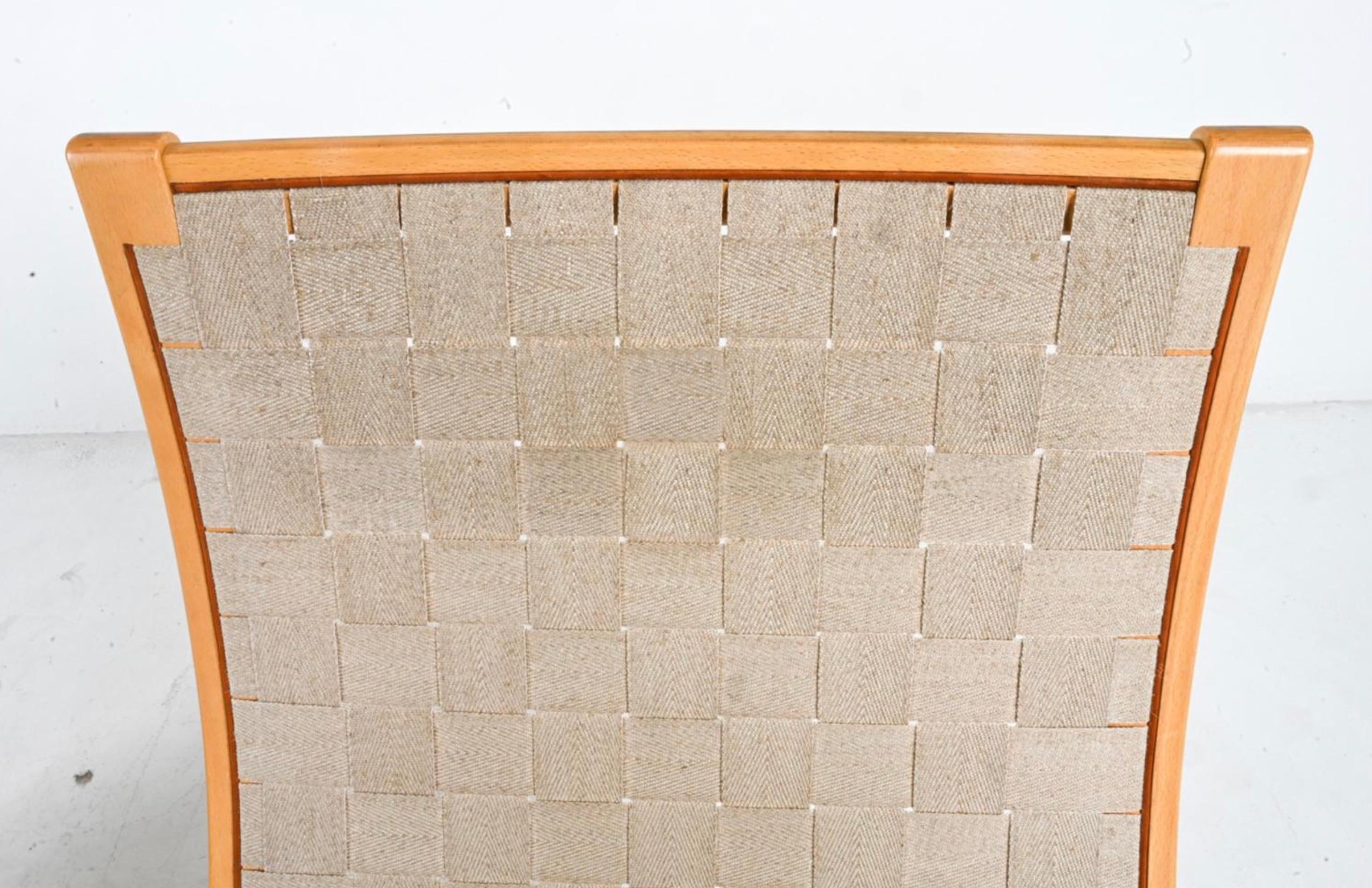 Travail du bois Paire de chaises longues danoises modernes en bois courbé, en hêtre tressé et en toile naturelle en vente