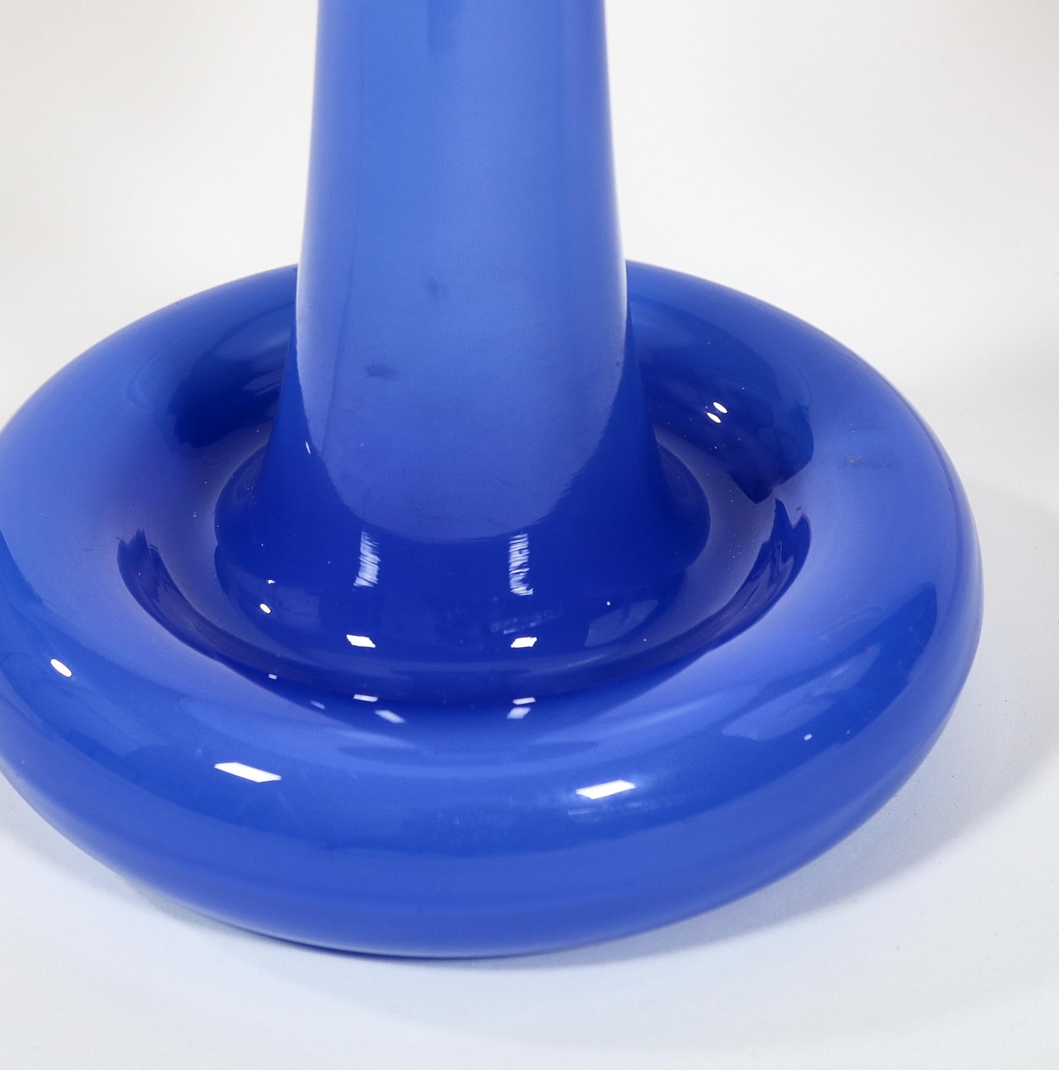 Verre brun Paire de lampes de table danoises modernes en verre bleu par Holmegaard Glassworks:: 1975 en vente