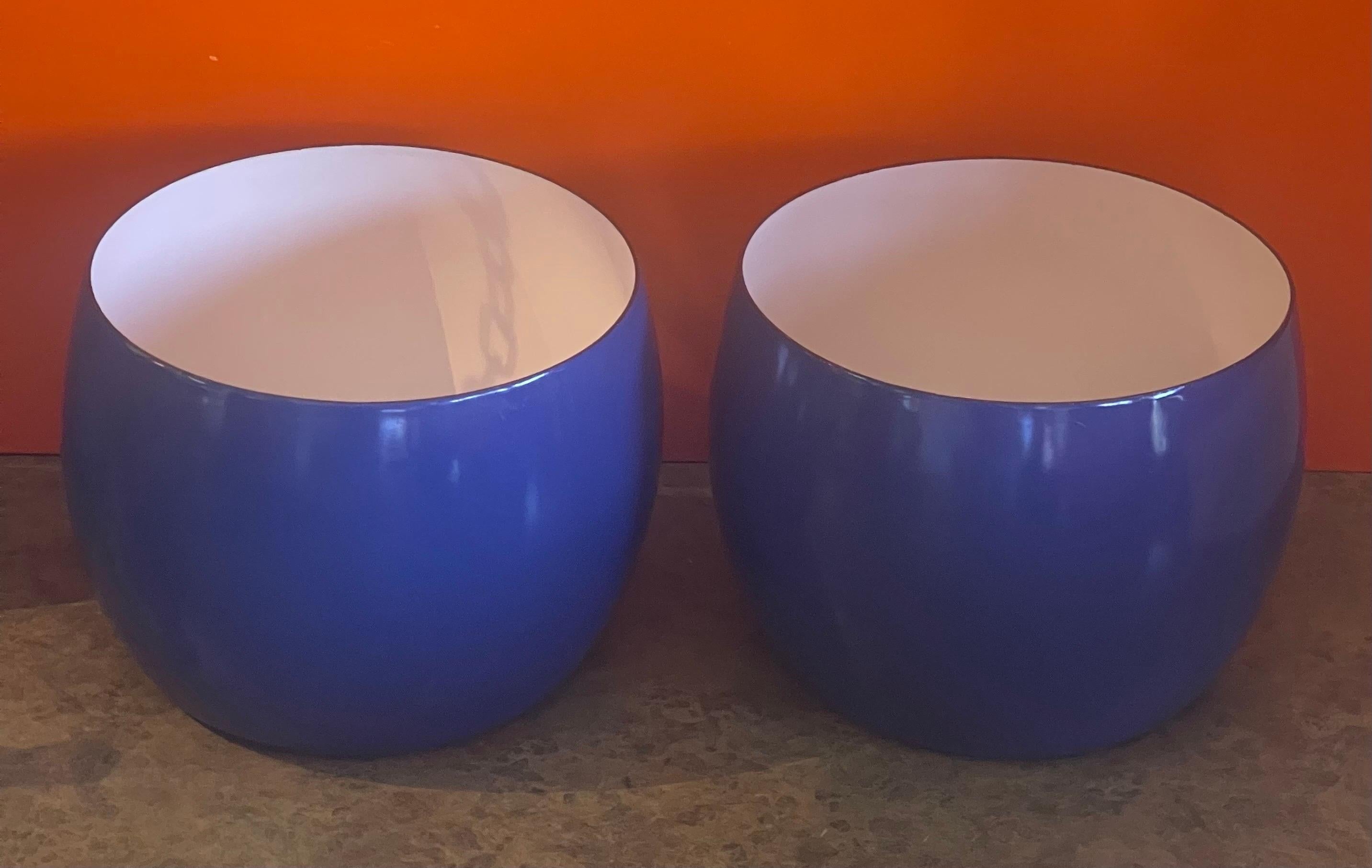 Paire de bols danois modernes en émail bleu et blanc par Jens Quistgaard pour Dansk en vente 6