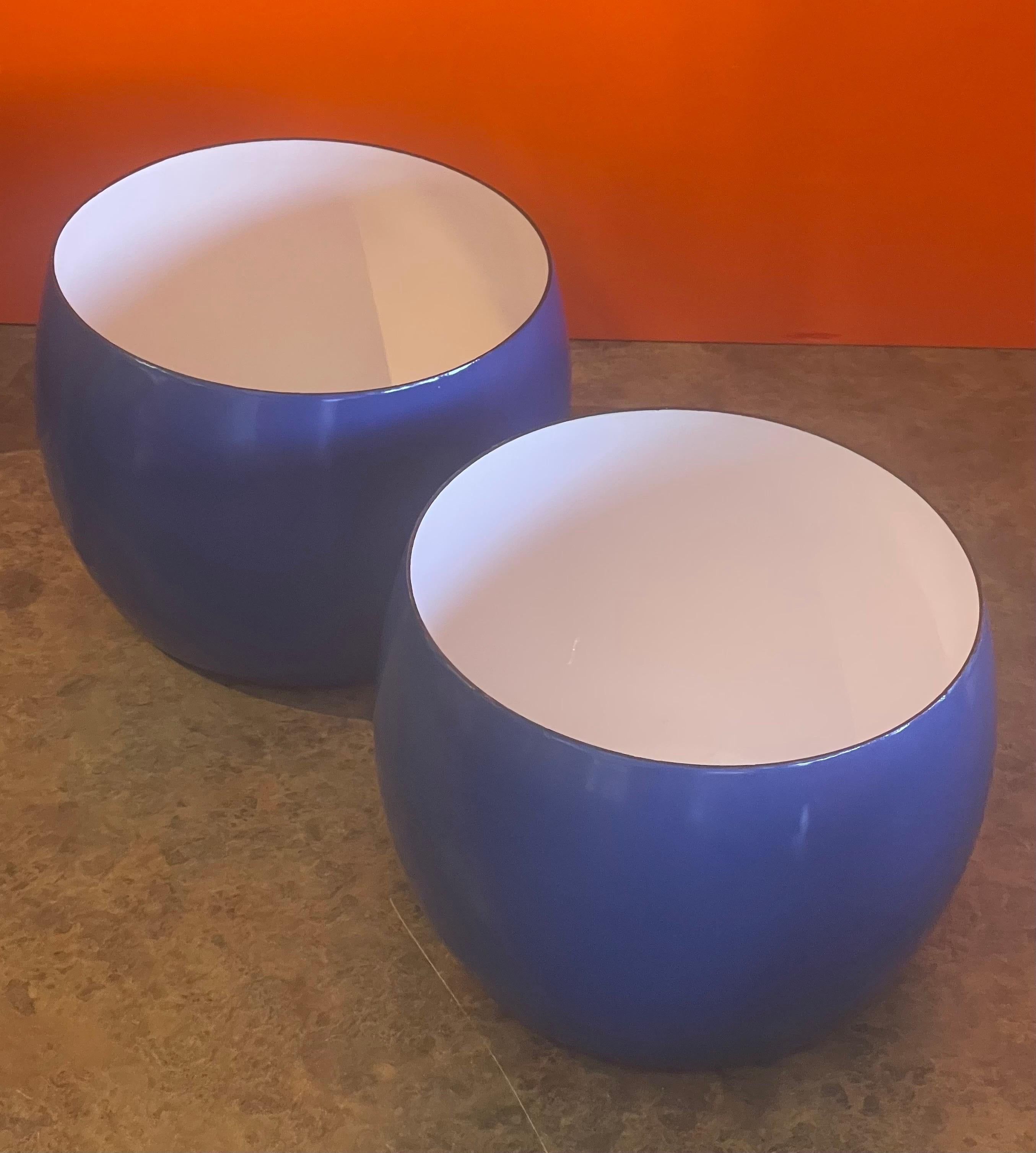 A very nice pair of Danish modern blue & white enamel bowls by Jens Quistgaard for Dansk, circa 1960s. The bowls are in very good vintage condition with no chips to the enamel and measure 8.25