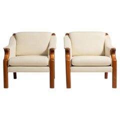 Paire de fauteuils rembourrés de style moderne danois en bouclé