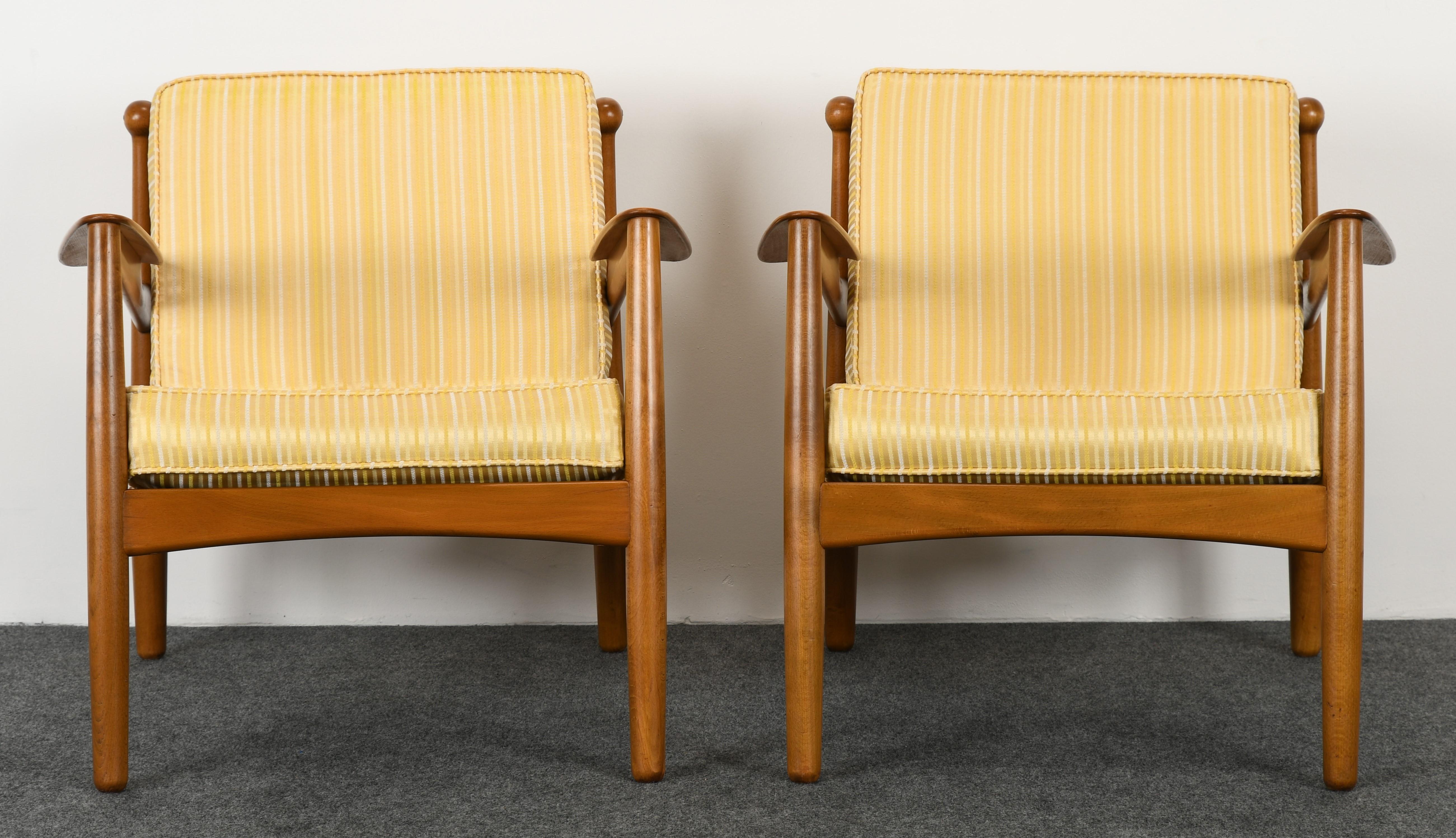 Paar dänische moderne Stühle von P. Jeppesen:: 1955 (Dänisch)