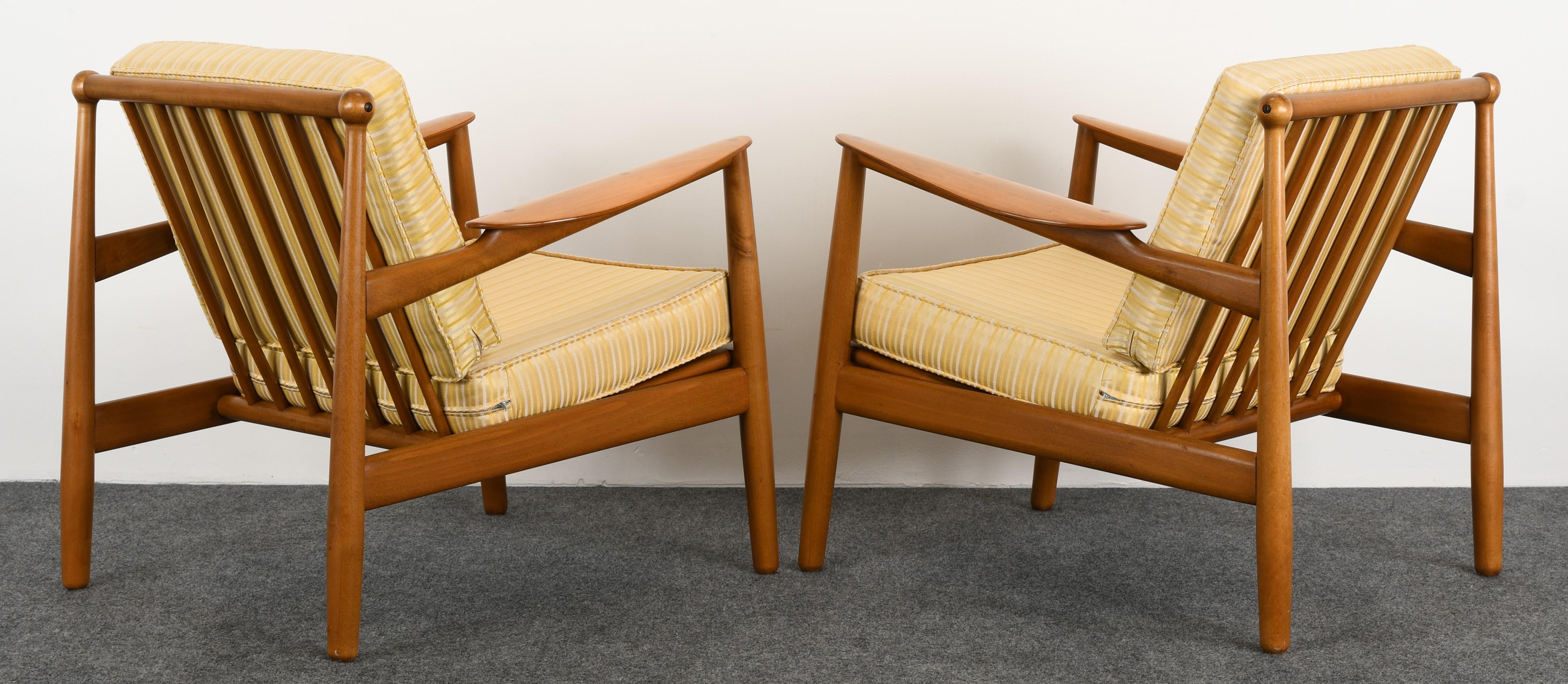 Paar dänische moderne Stühle von P. Jeppesen:: 1955 (Mitte des 20. Jahrhunderts)