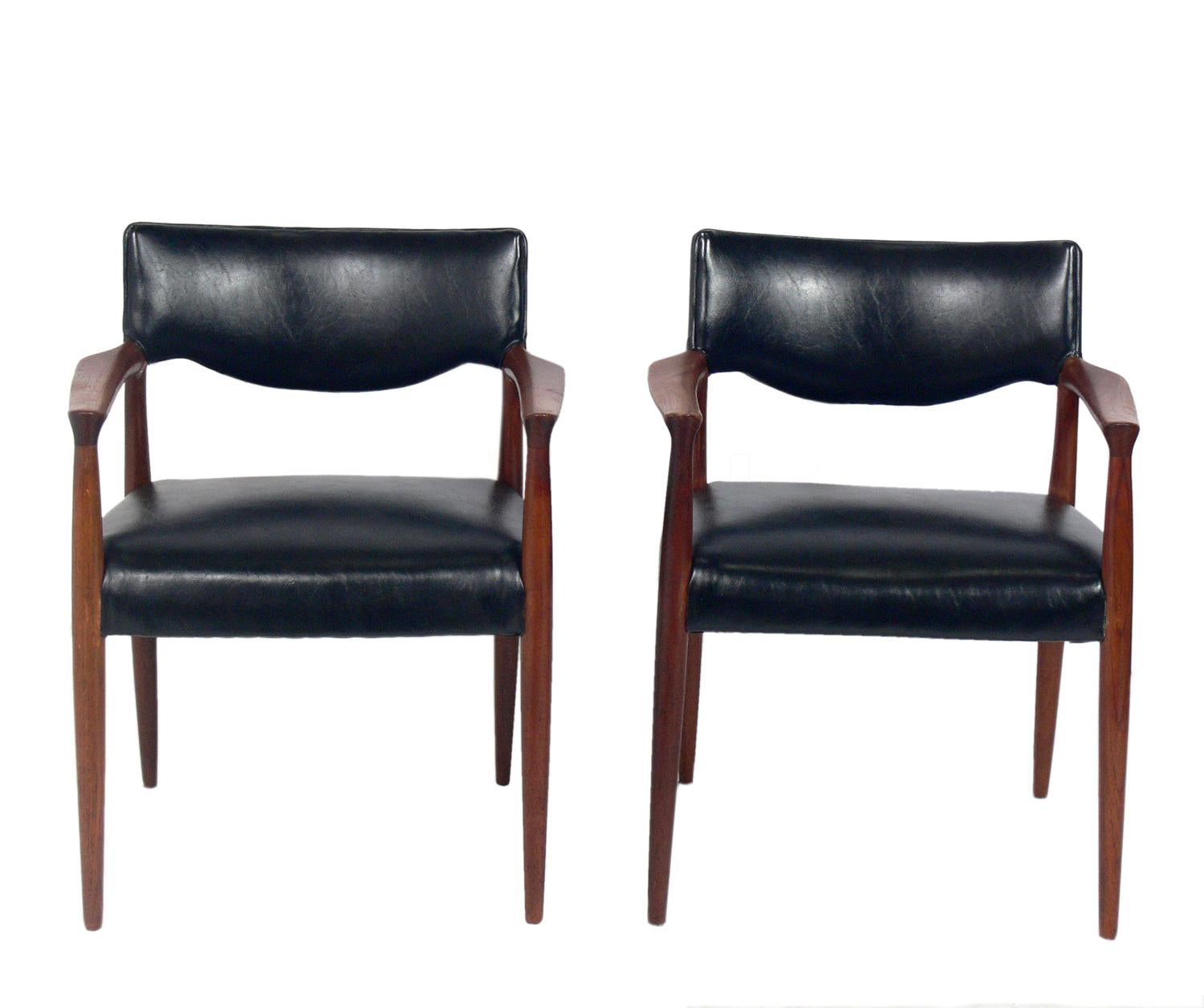 Mid-Century Modern Pair of Danish Modern Chairs For Sale