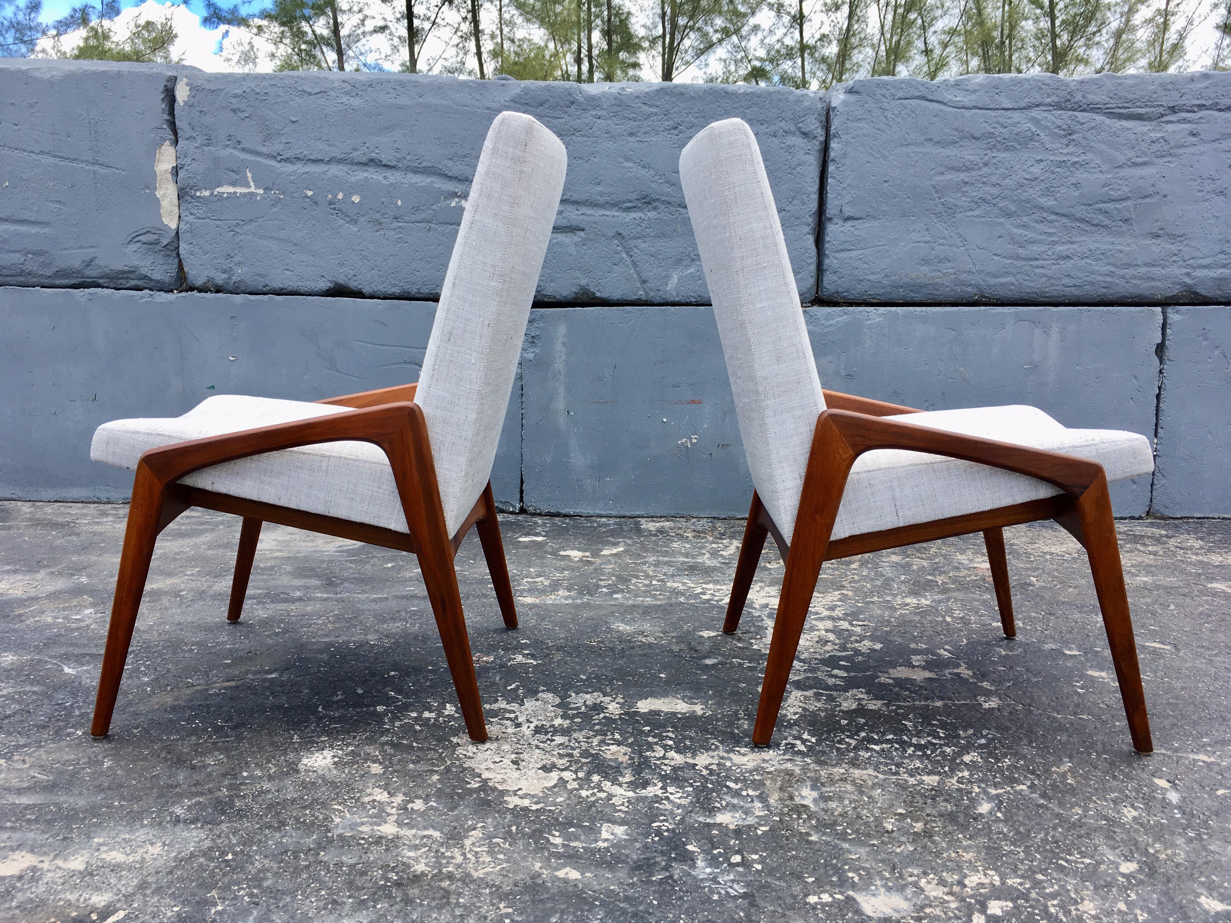 Paire de chaises modernes danoises, noyer, années 1950, excellent état en vente 1