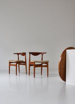 Coppia di poltrone moderne danesi "Cowhorn" di Knud Færch in legno di teak e Oak, anni '60