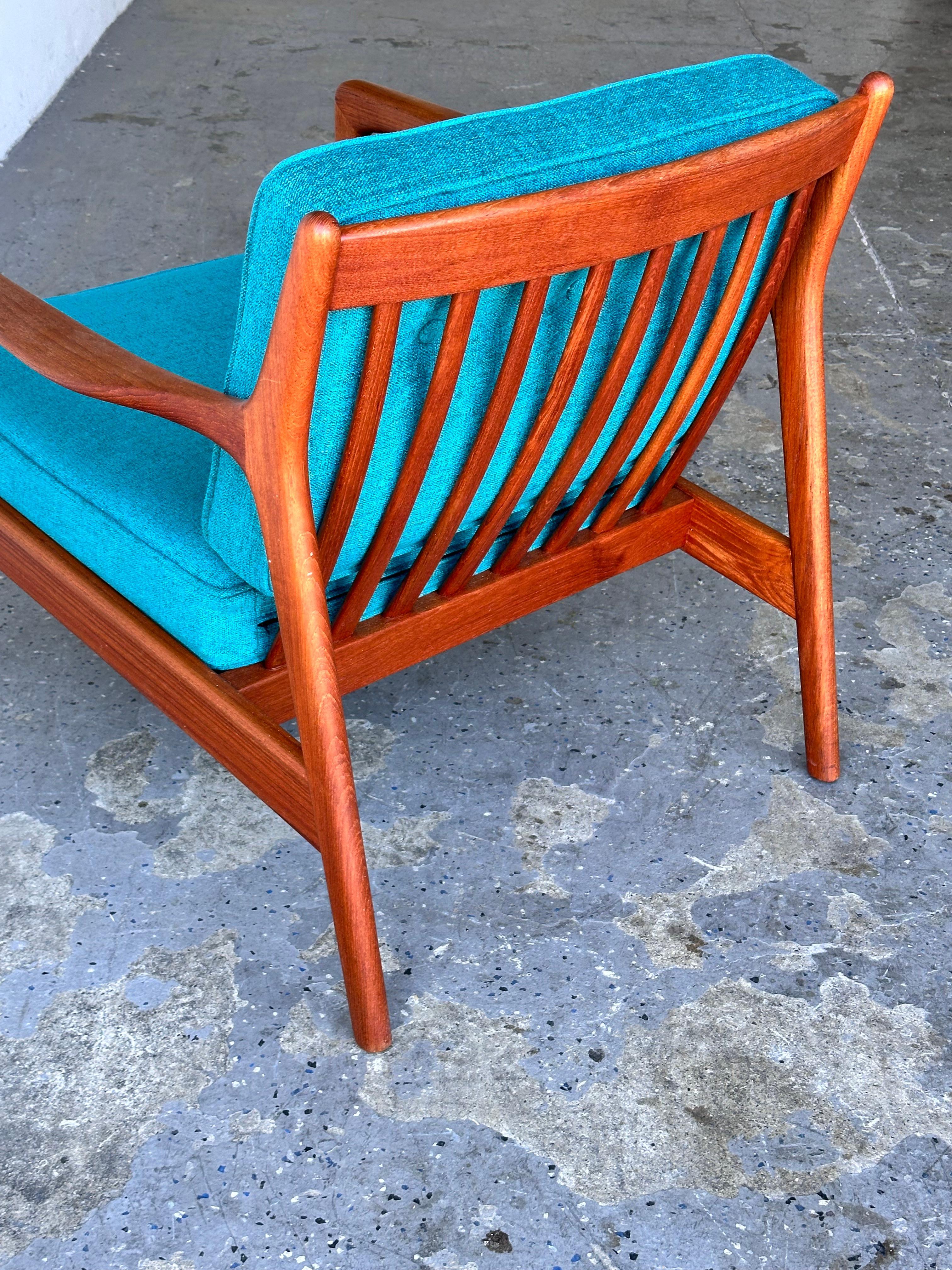 Ein Paar moderne dänische Dux USA75-Stühle, entworfen von Folke Ohlsson Schweden im Angebot 6