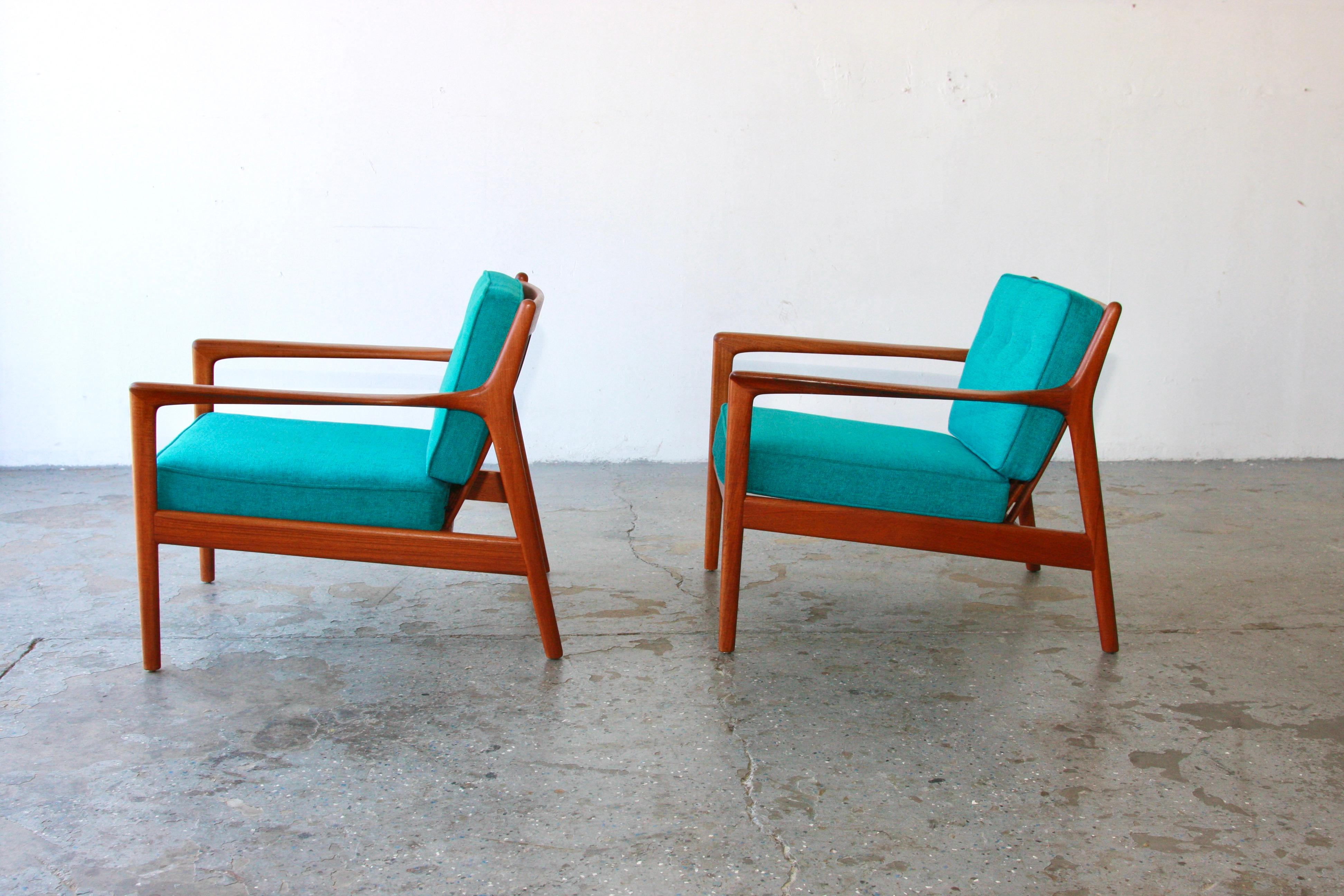 Mid-Century Modern Pair of Danish Modern Dux USA75 Chairs designed by Folke Ohlsson Sweden