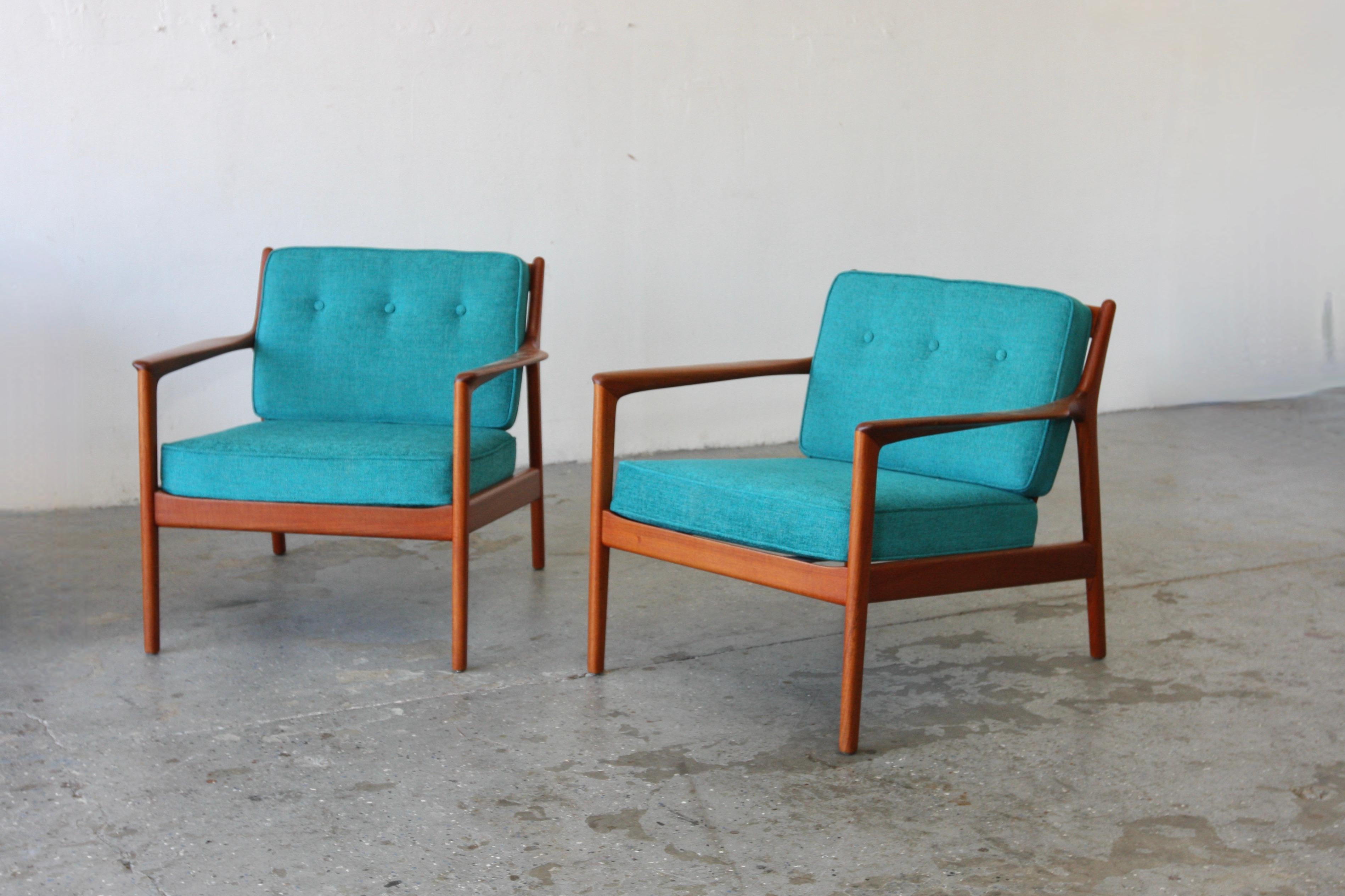 Teak Pair of Danish Modern Dux USA75 Chairs designed by Folke Ohlsson Sweden For Sale