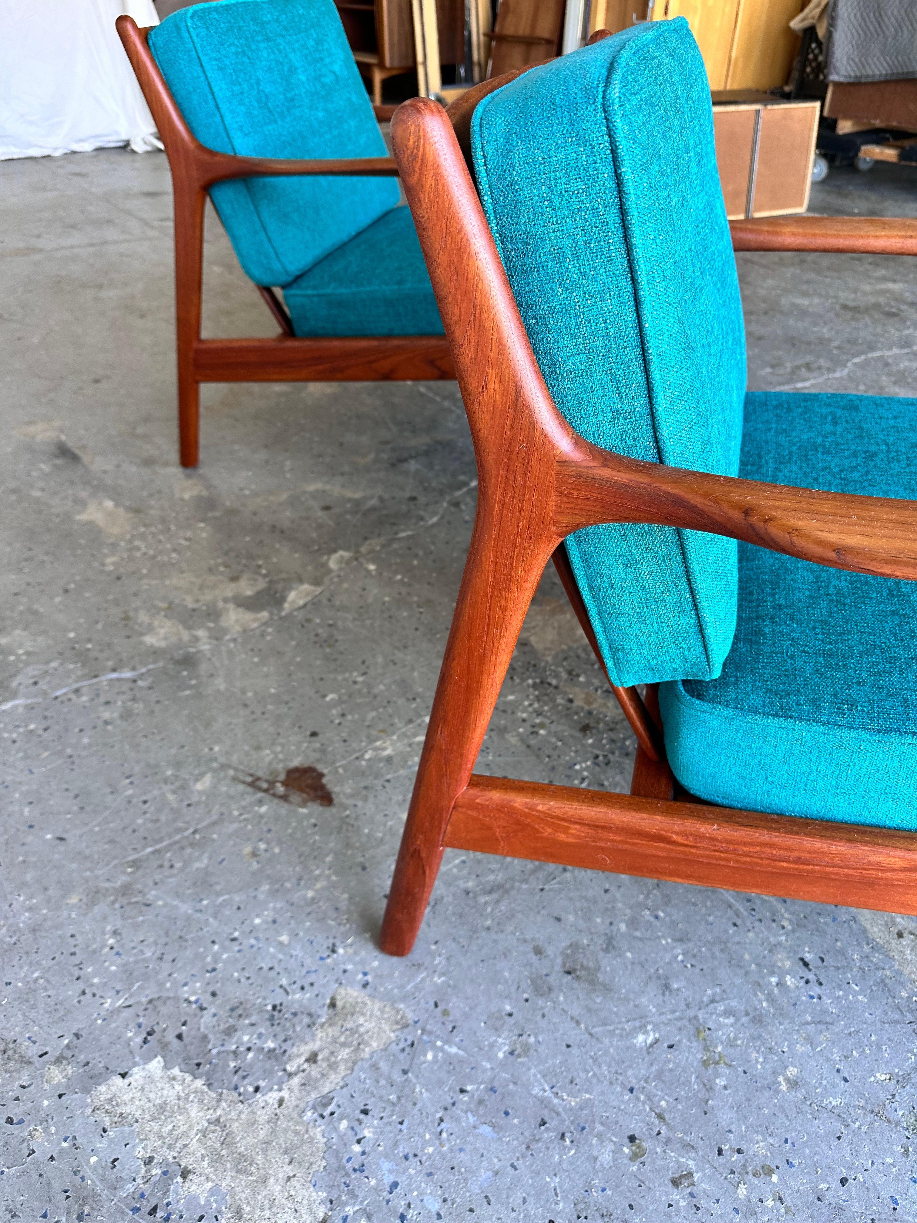 Pair of Danish Modern Dux USA75 Chairs designed by Folke Ohlsson Sweden 2
