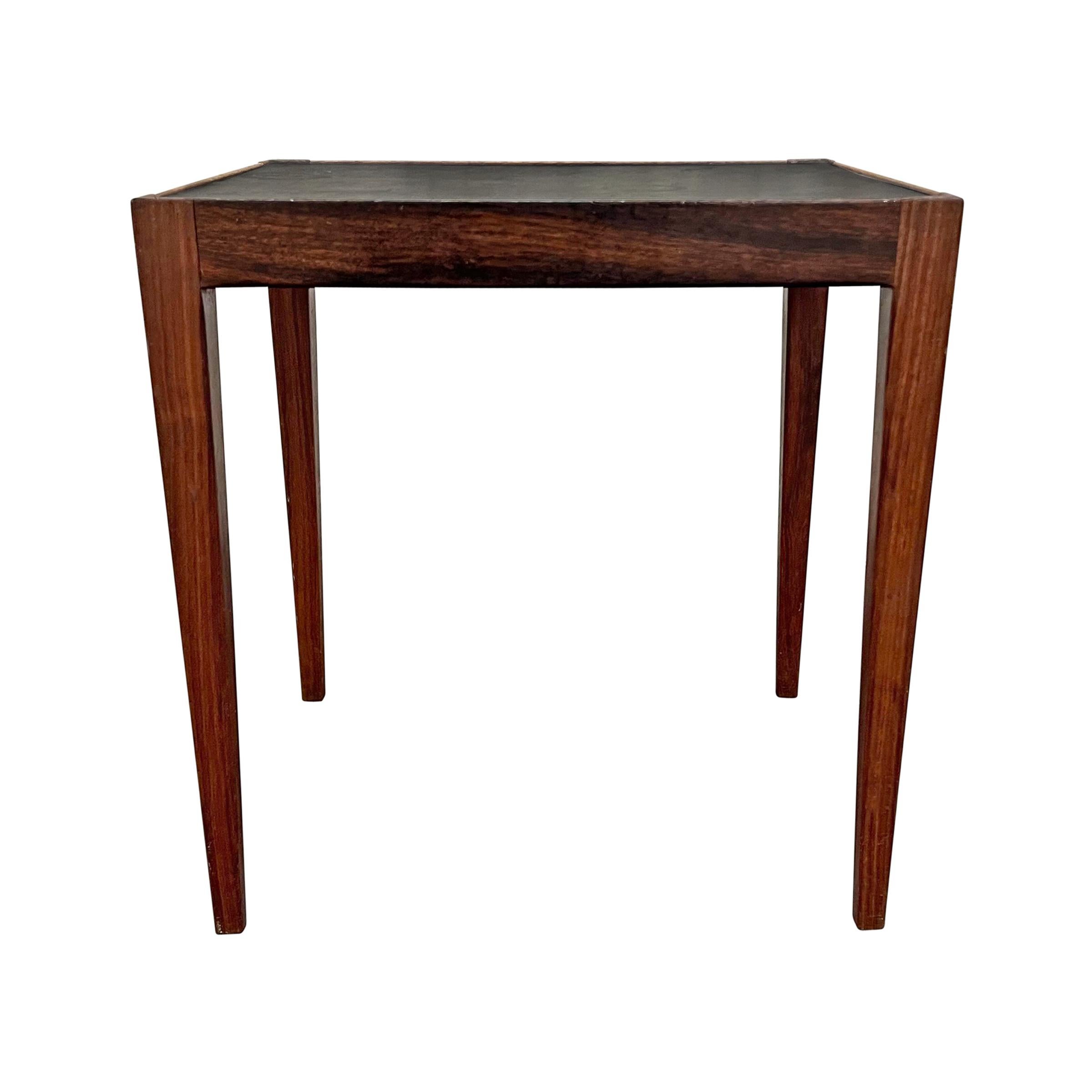 Pair of Danish Modern End Tables In Good Condition For Sale In Chicago, IL