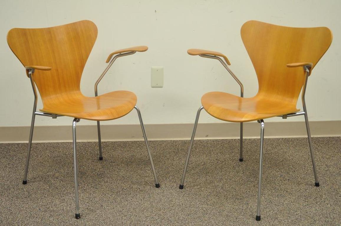 Authentic pair of Danish modern Fritz Hansen Arne Jacobsen series seven armchairs for Knoll Studio. Item features manufacturer labels found on the underside of each chair. Current retail is approx $1,247 per chair, Denmark, circa 1999. Measurements: