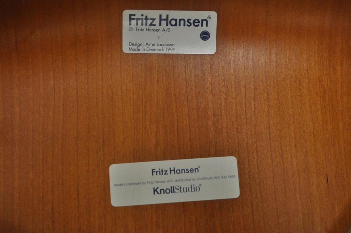 Pair of Danish Modern Fritz Hansen Arne Jacobsen Knoll Series 7 Armchairs C In Good Condition In Philadelphia, PA