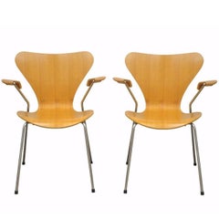 Pair of Danish Modern Fritz Hansen Arne Jacobsen Knoll Series 7 Armchairs C