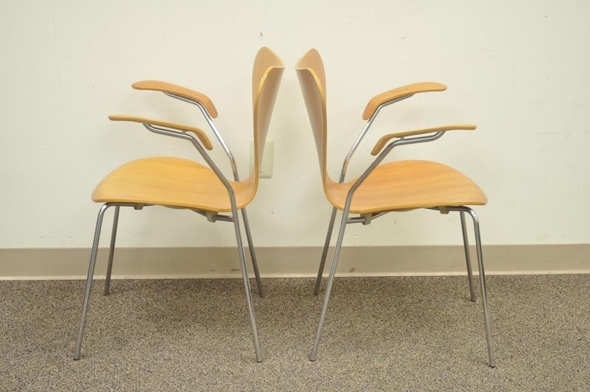 Pair of Danish Modern Fritz Hansen Arne Jacobsen Knoll Series Seven Arm Chairs a For Sale 6