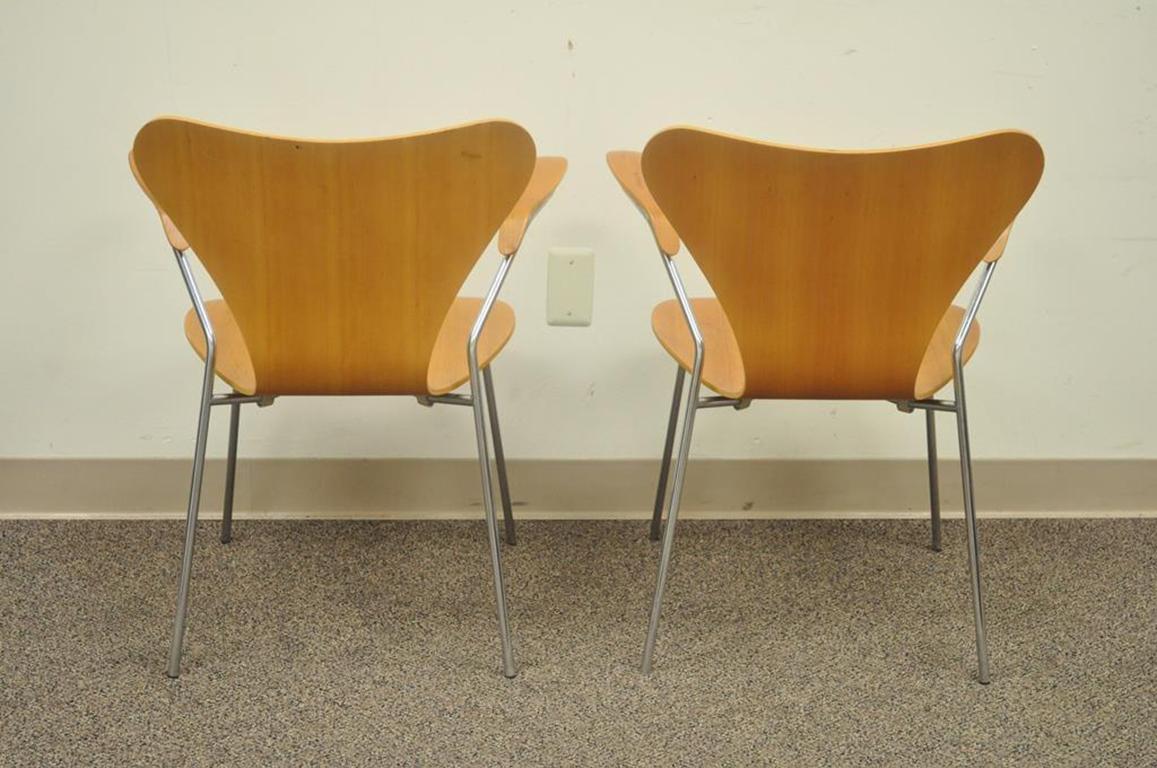 Moderne Paire de fauteuils modernes danois Fritz Hansen Arne Jacobsen Knoll de la série sept fauteuils a en vente