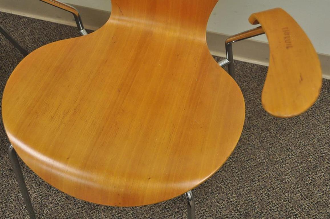 Pair of Danish Modern Fritz Hansen Arne Jacobsen Knoll Series Seven Arm Chairs a For Sale 3