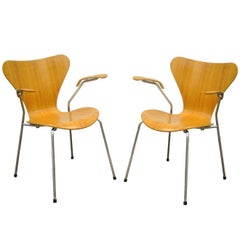 Pair of Danish Modern Fritz Hansen Arne Jacobsen Knoll Series Seven Arm Chairs a