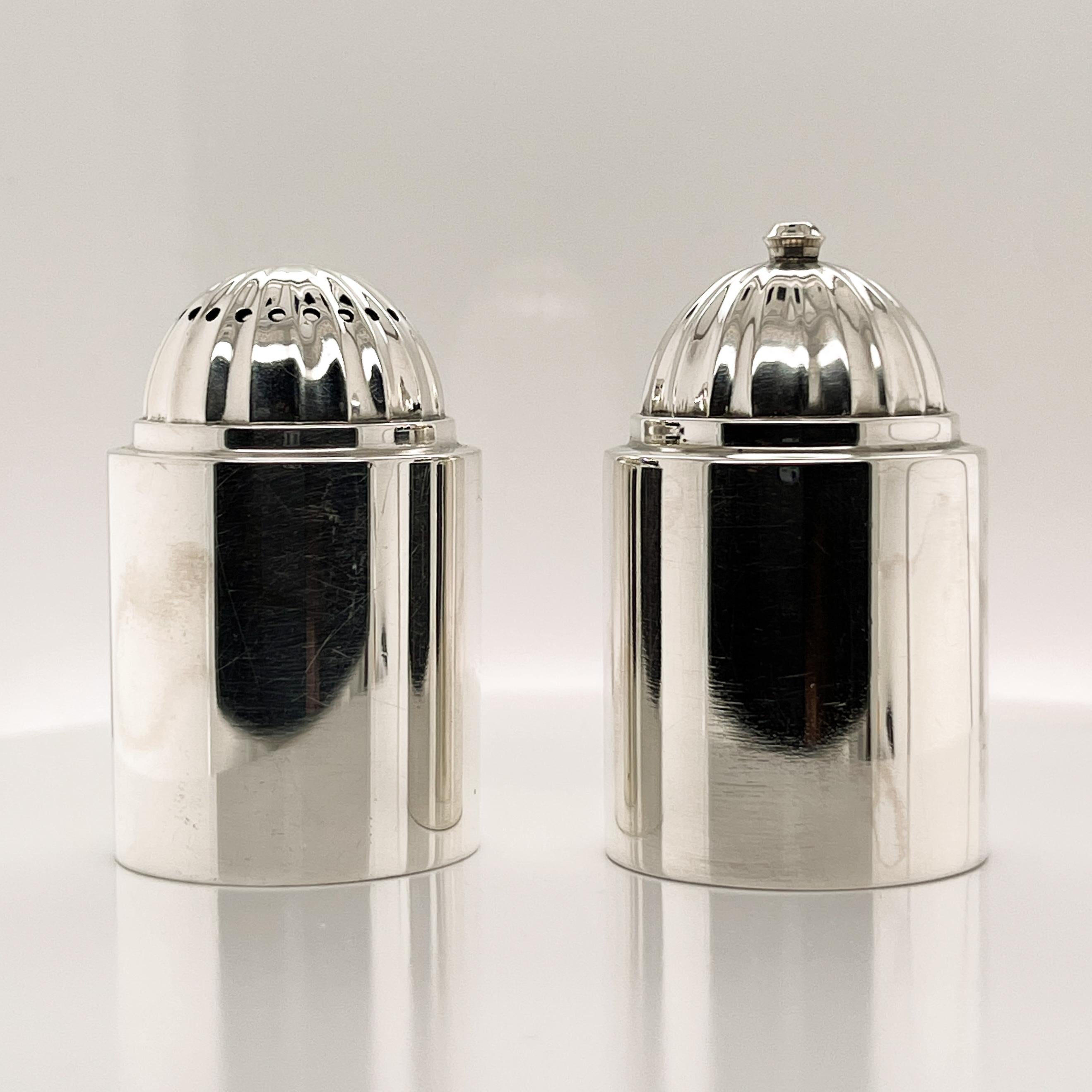 A rare pair of Georg Jensen sterling silver salt and pepper shakers.

Model No. 627. 

Designed by Ove Brobeck. 

A rare and fine pair!

Date:
20th century

Overall Condition:
They are in overall good, as-pictured, used estate condition with some