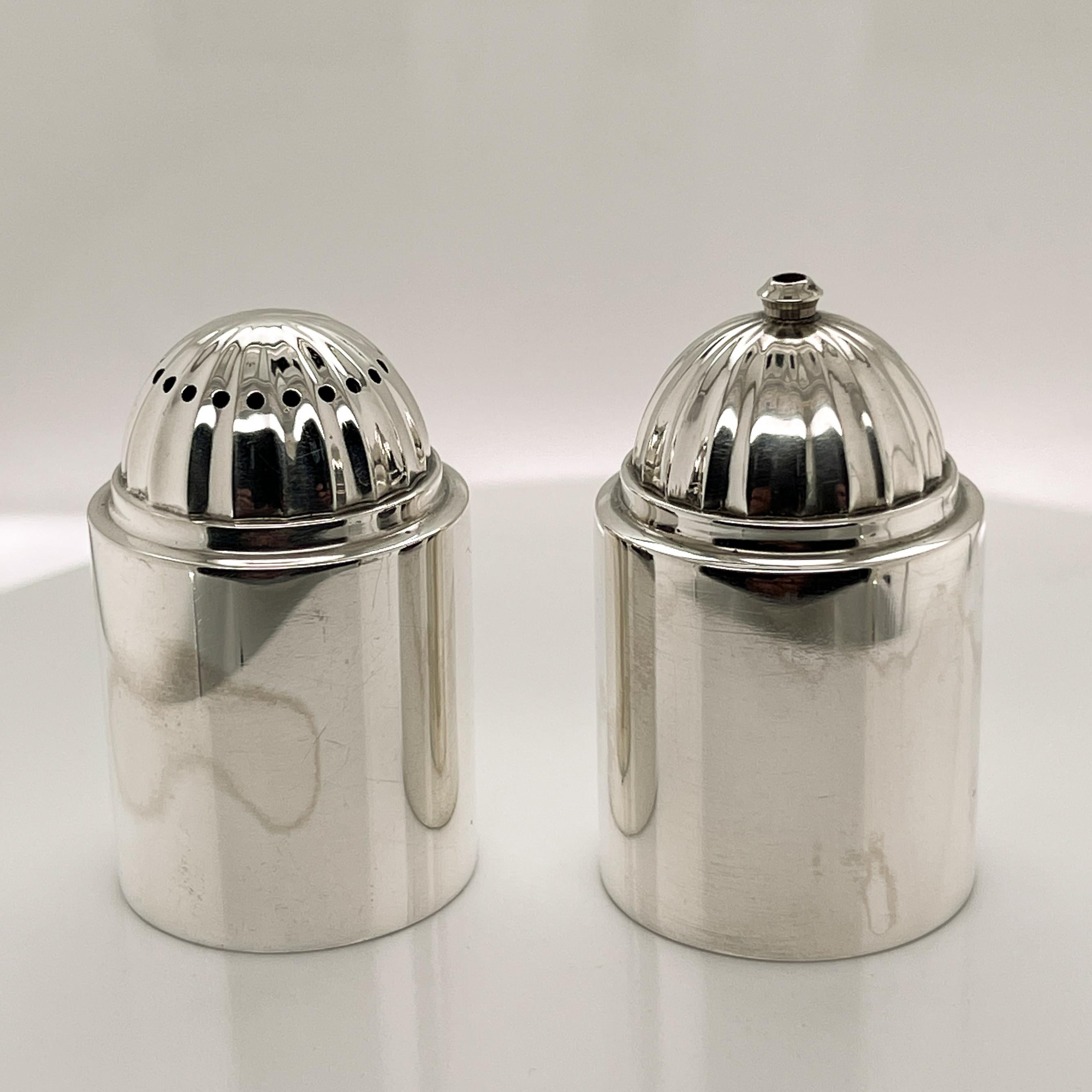 Paar moderne dänische Georg-Jensen-Salz- und Pfefferstreuer aus Sterlingsilber # 627 für Damen oder Herren im Angebot