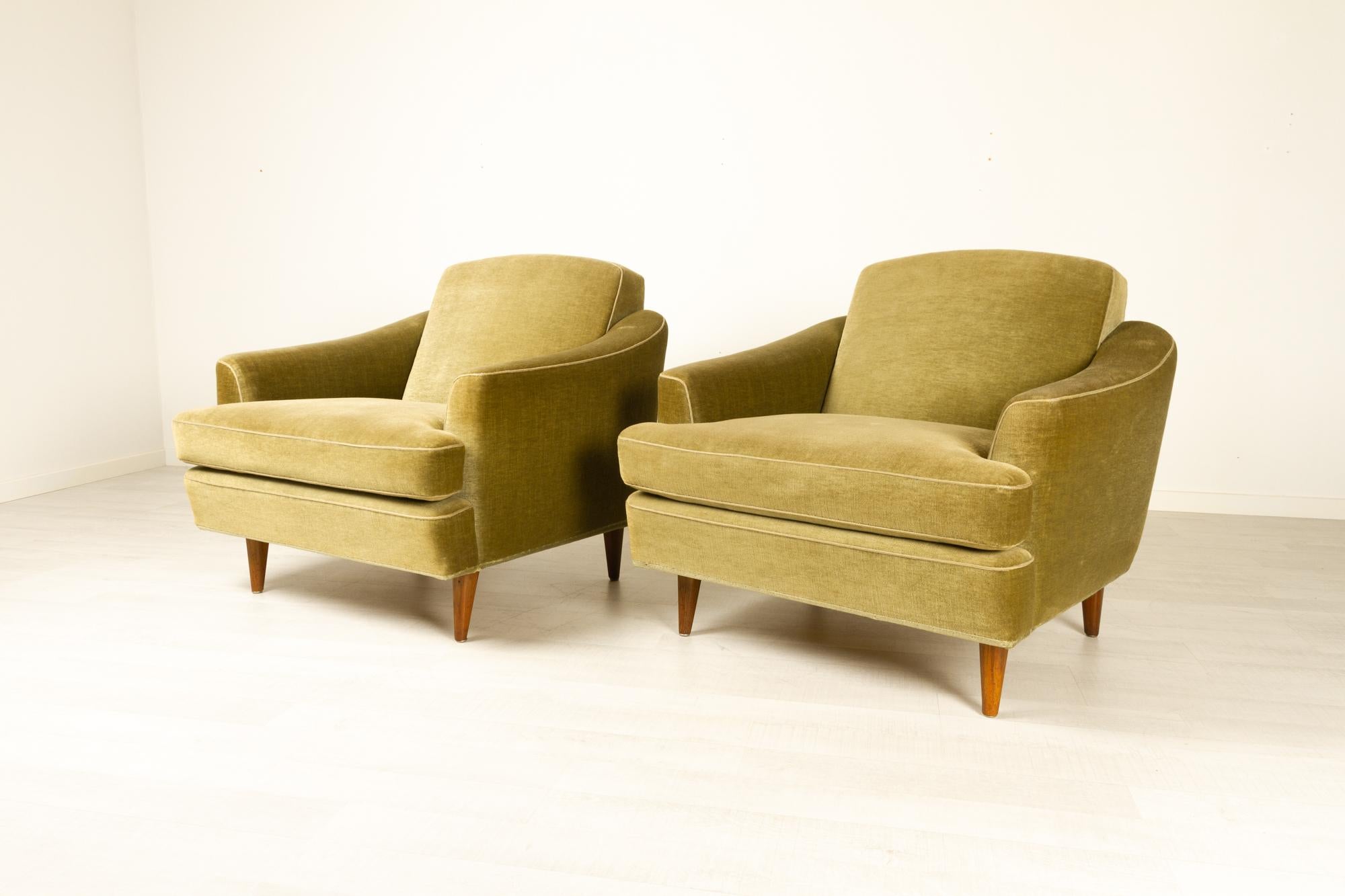 Mid-20th Century Pair of Danish Modern Green Velvet Lounge Chairs, 1950s