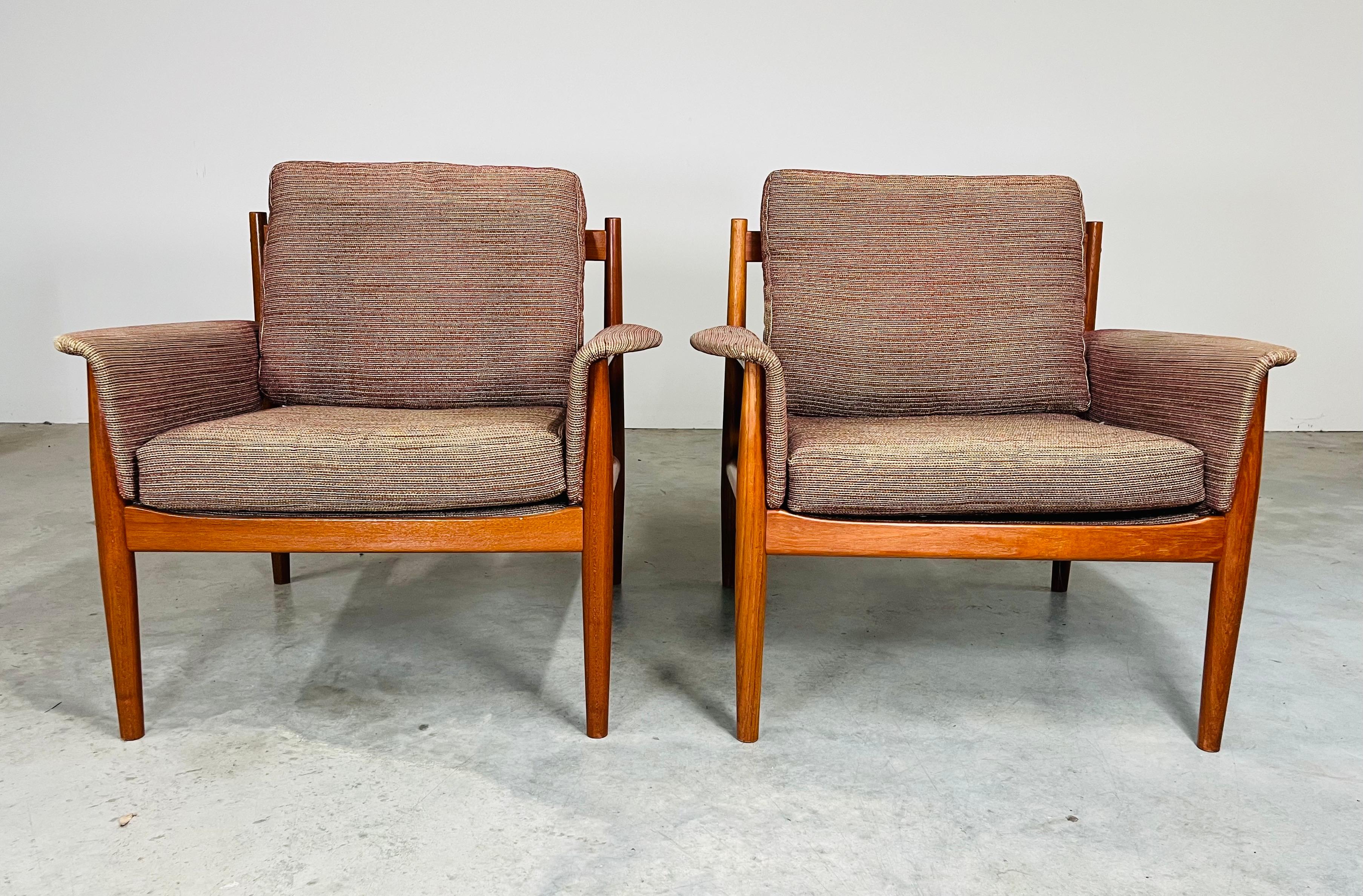 Scandinavo moderno Coppia di sedie da salotto moderne danesi in teak Grete Jalk France & Son 1960s in vendita