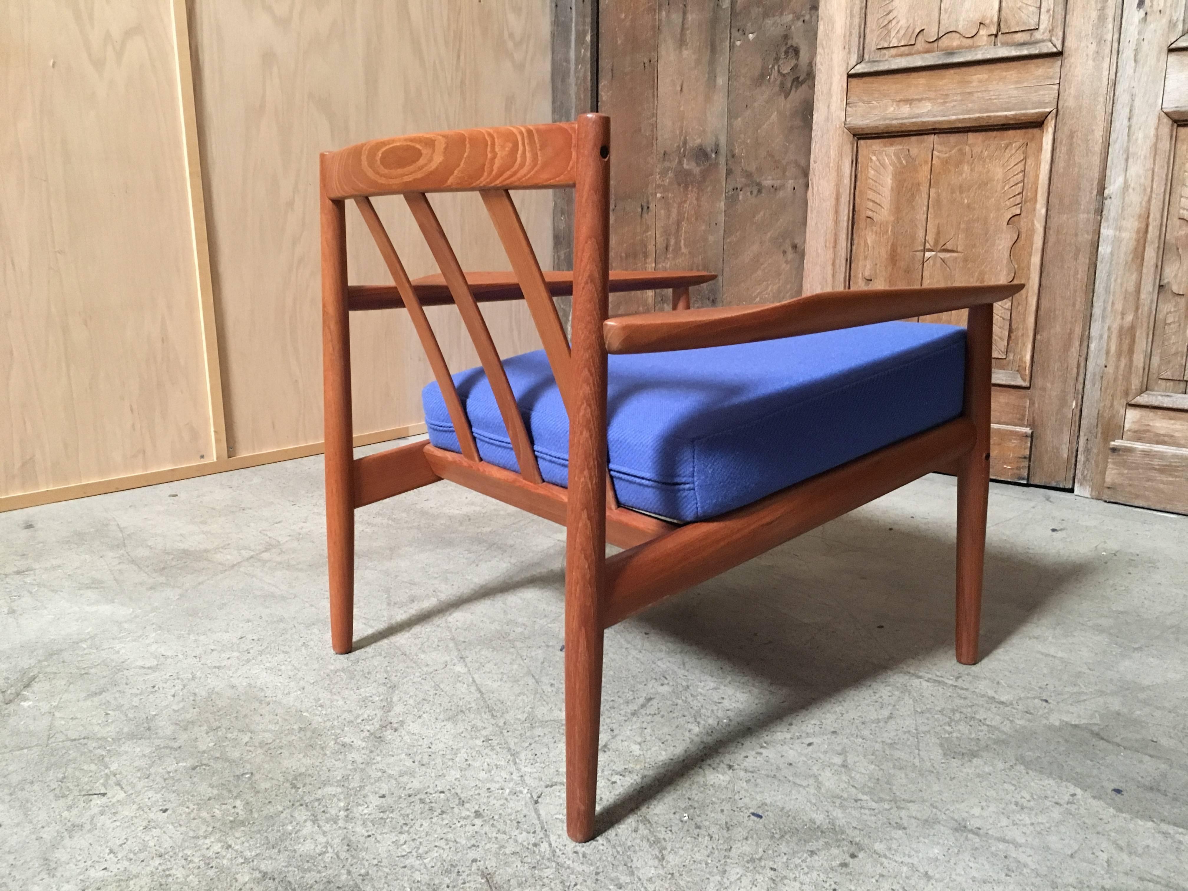 Scandinavian Modern Pair of Danish Modern Lounge Chairs by Arne Vodder