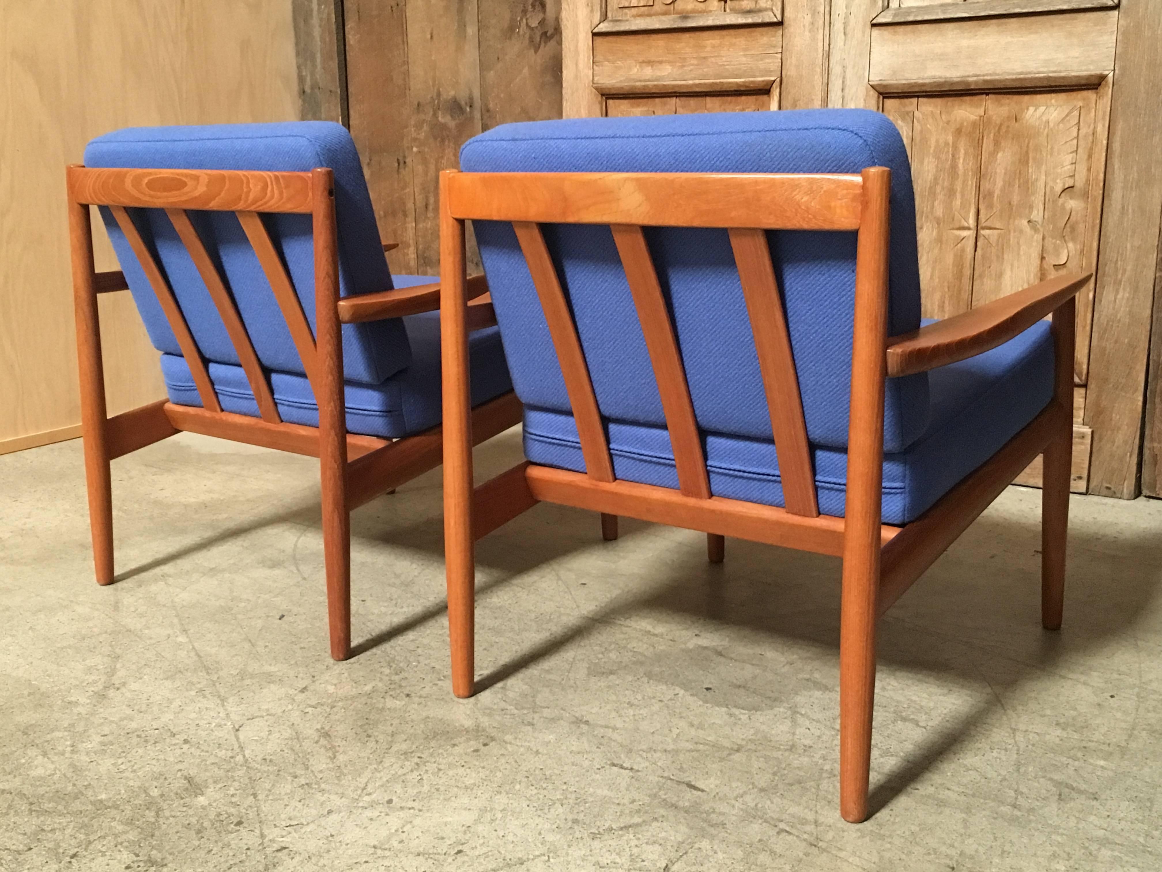 Pair of Danish Modern Lounge Chairs by Arne Vodder 1