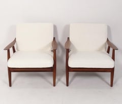 Paire de chaises longues danoises modernes par Hans Wegner