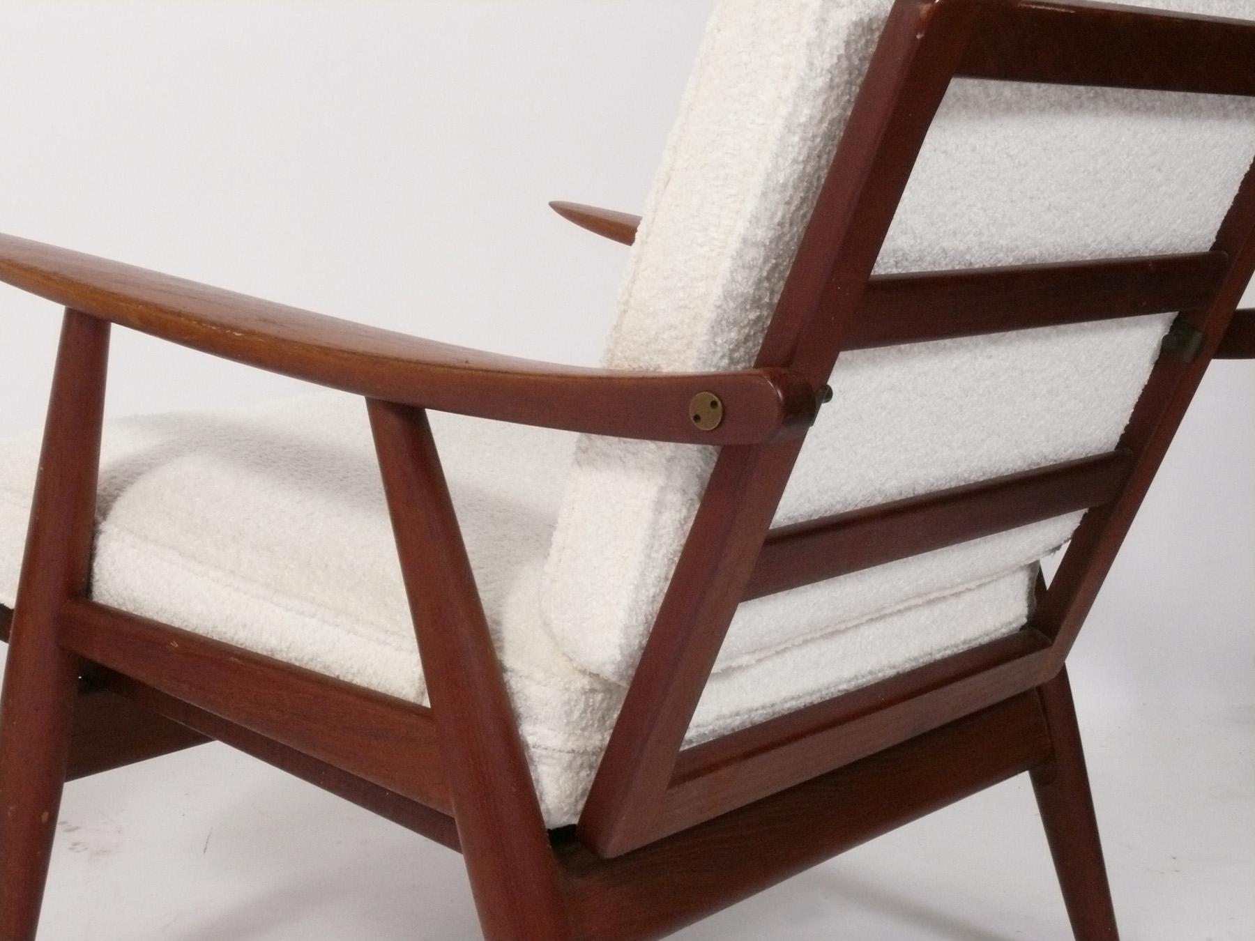 Milieu du XXe siècle Paire de chaises longues danoises modernes par Hans Wegner en vente