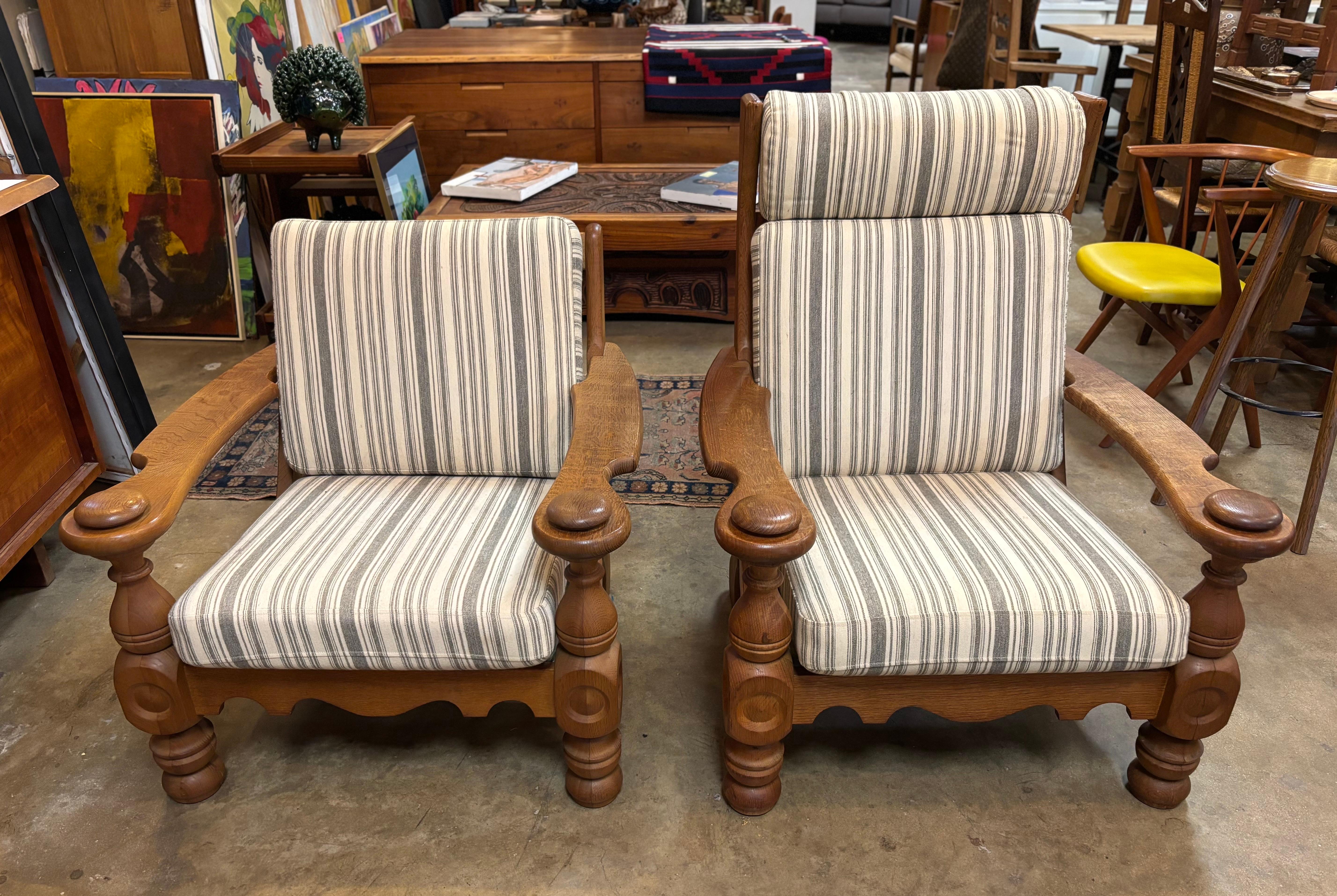 Pareja de tumbonas brutalistas de roble macizo 