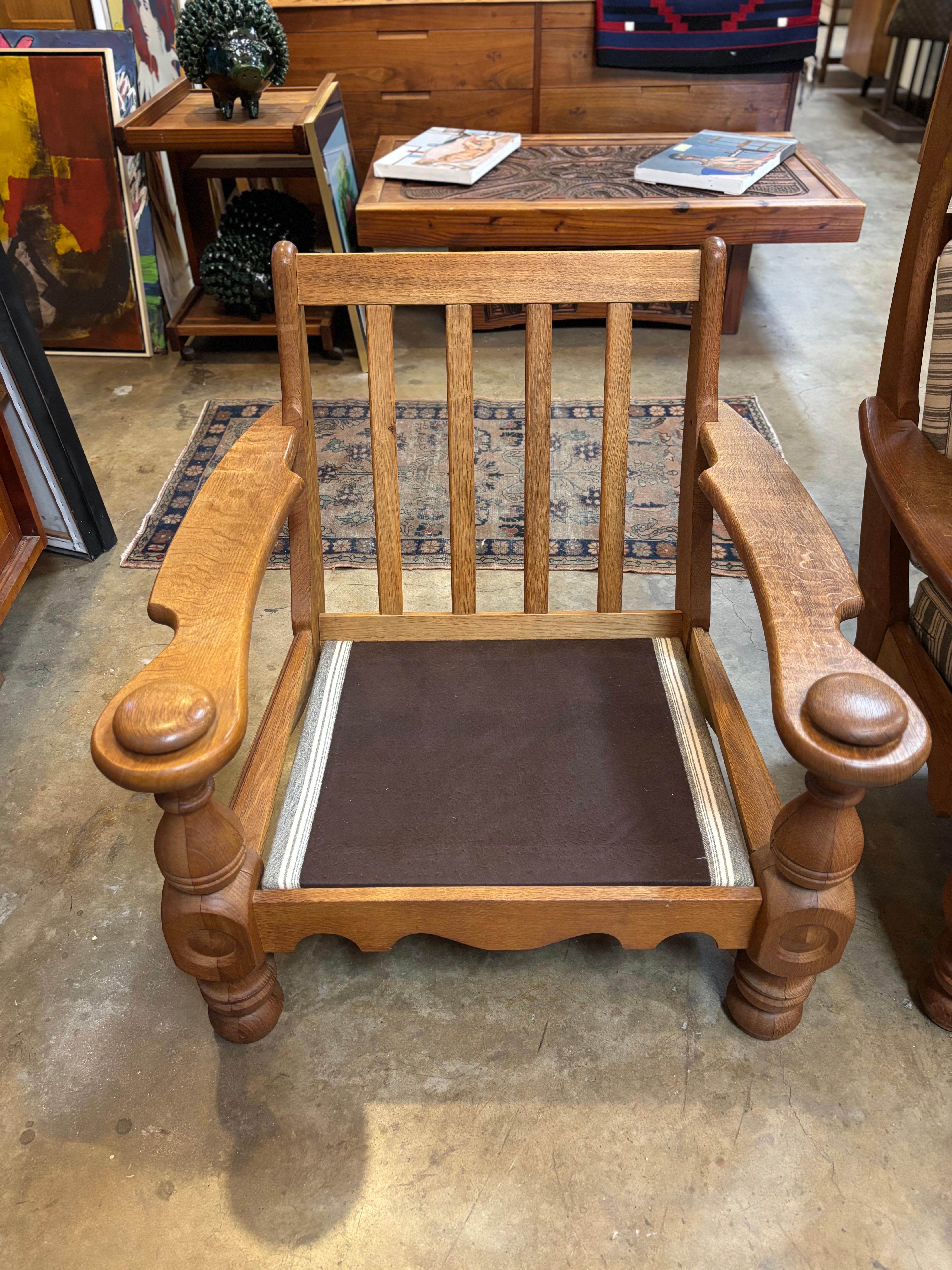 Pair of Danish Modern Lounge Chairs by Henning Kjaernulf, Circa 1960s Roble en venta