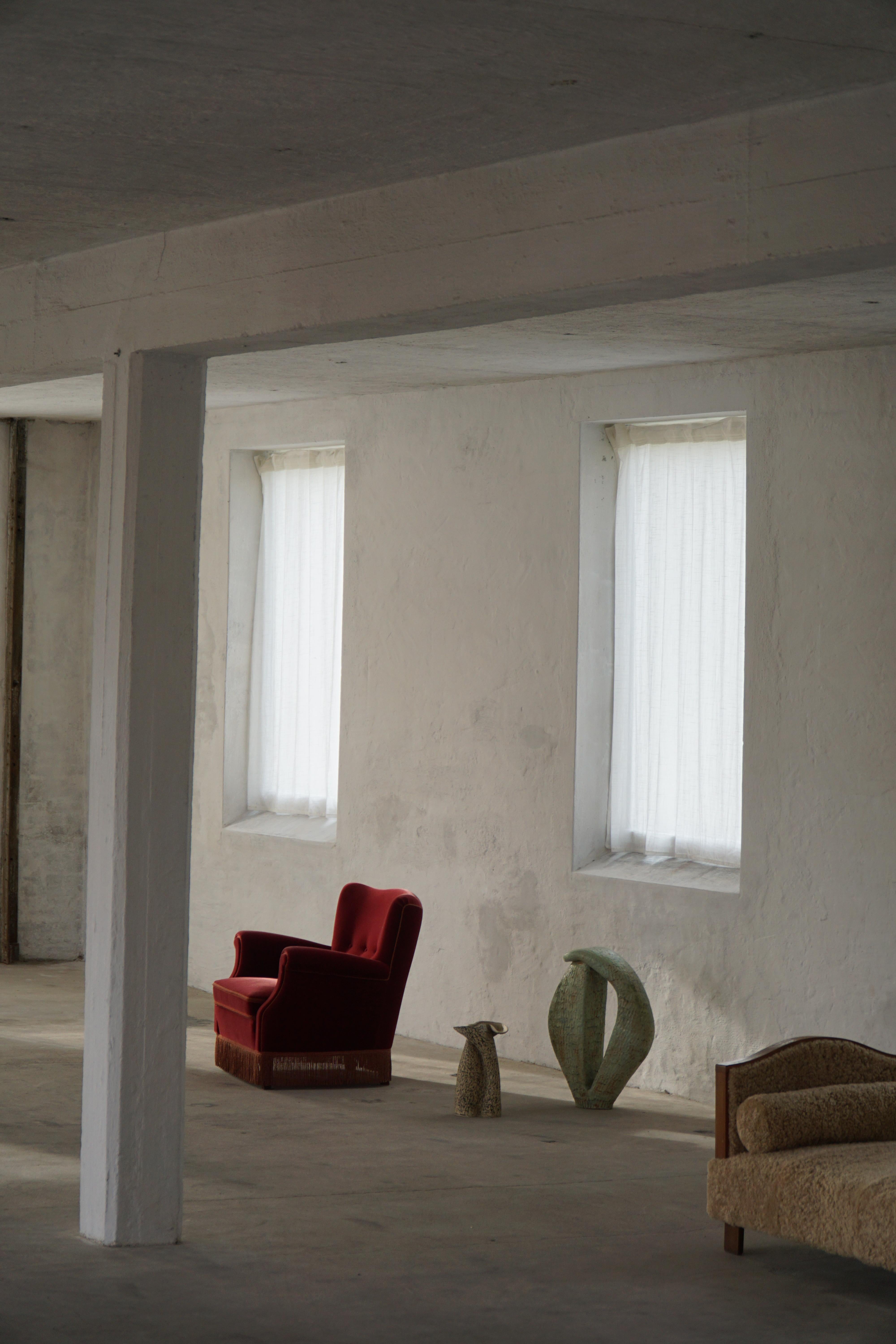 Paar moderne dänische Loungesessel, kirschroter Samt, 1950er Jahre im Angebot 3