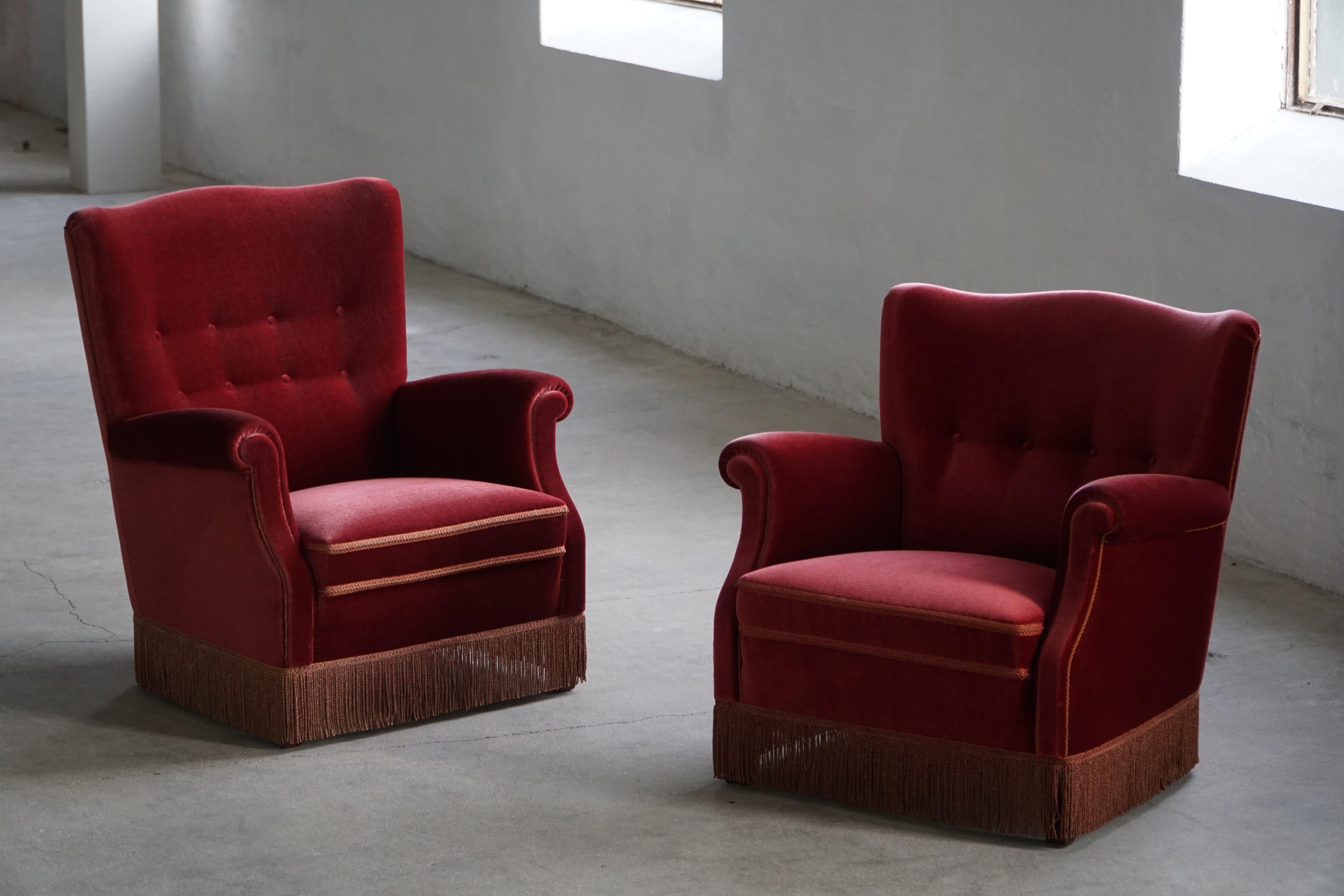 Paar moderne dänische Loungesessel, kirschroter Samt, 1950er Jahre im Angebot 4