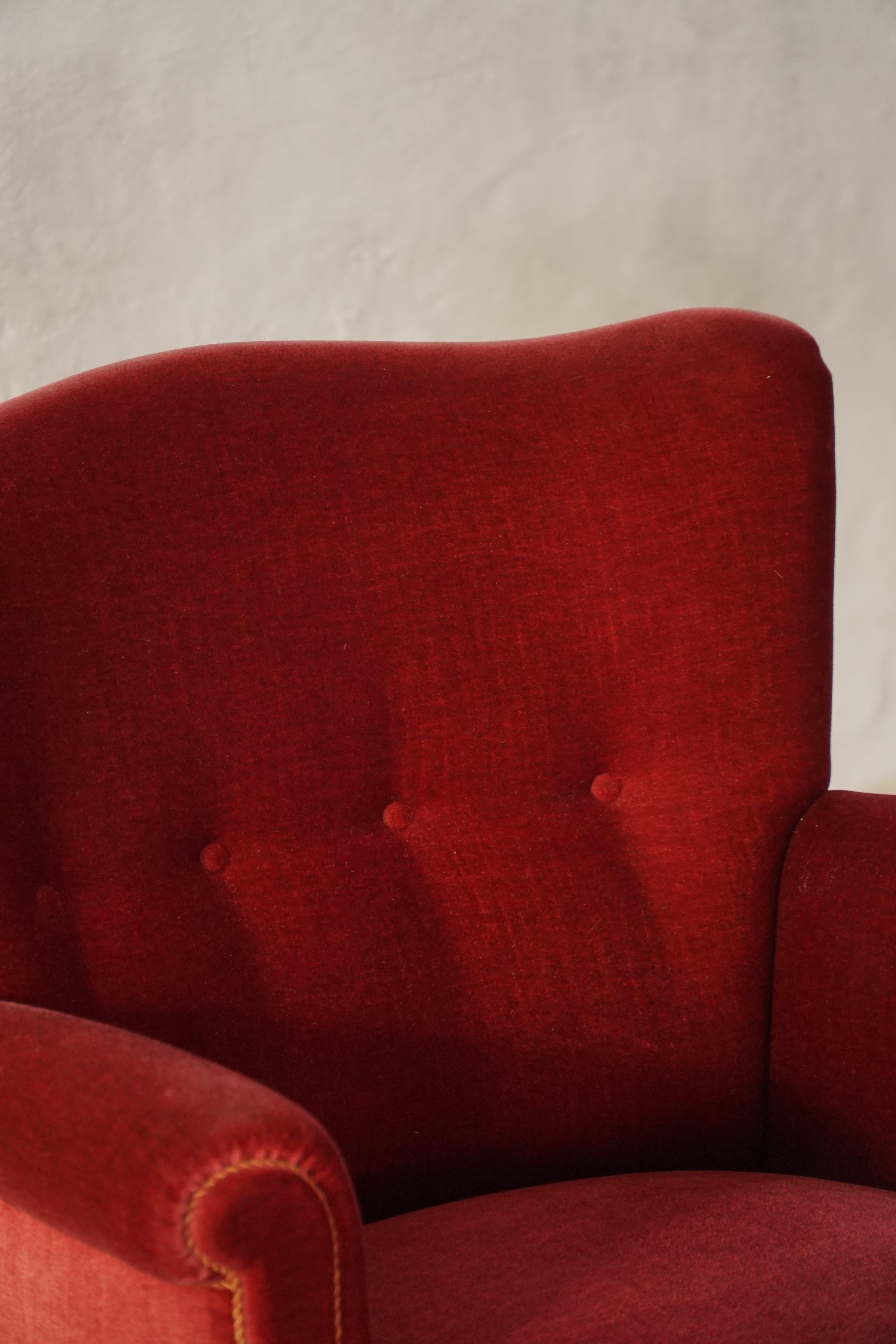 Paar moderne dänische Loungesessel, kirschroter Samt, 1950er Jahre im Angebot 7