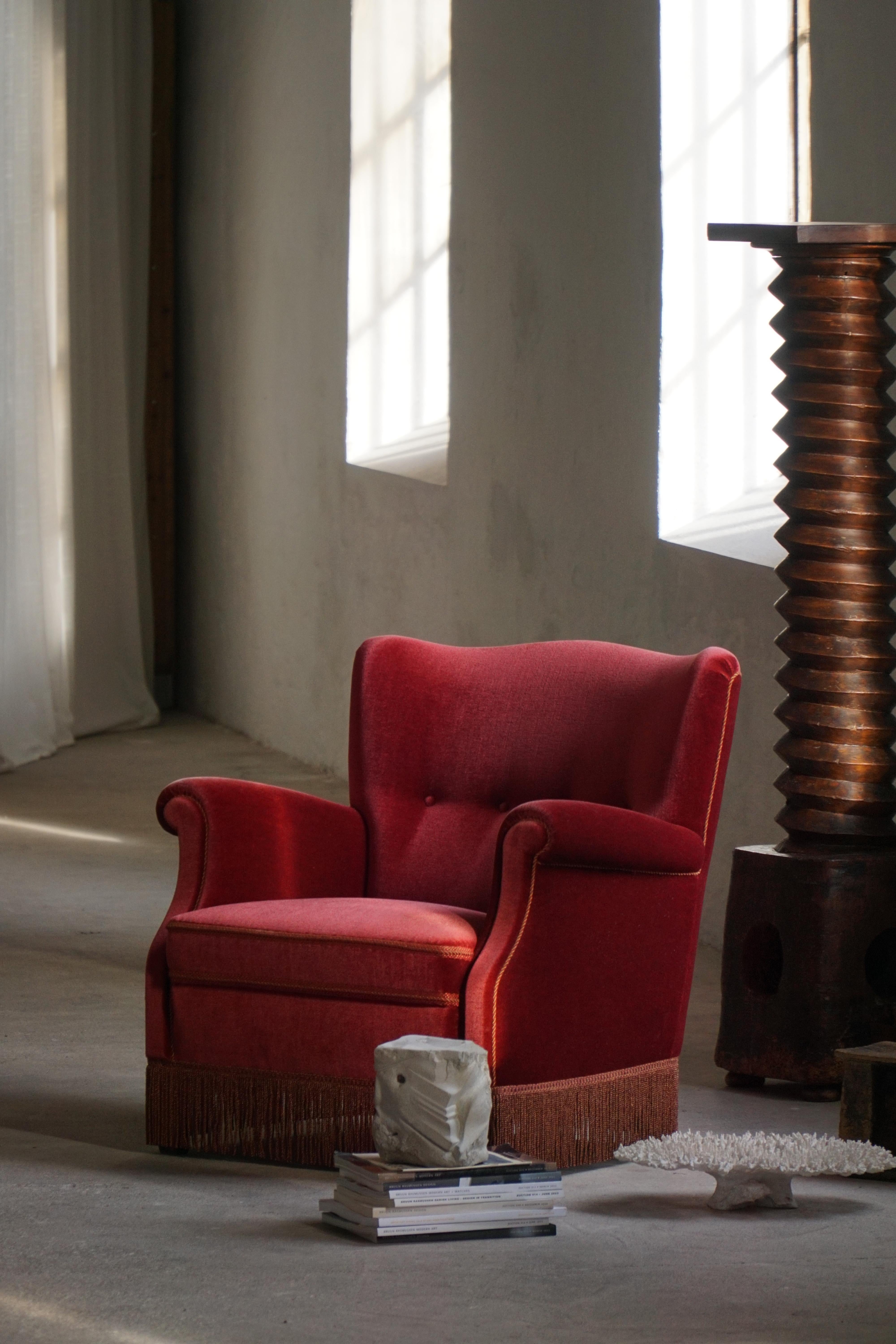 Paar moderne dänische Loungesessel, kirschroter Samt, 1950er Jahre (20. Jahrhundert) im Angebot