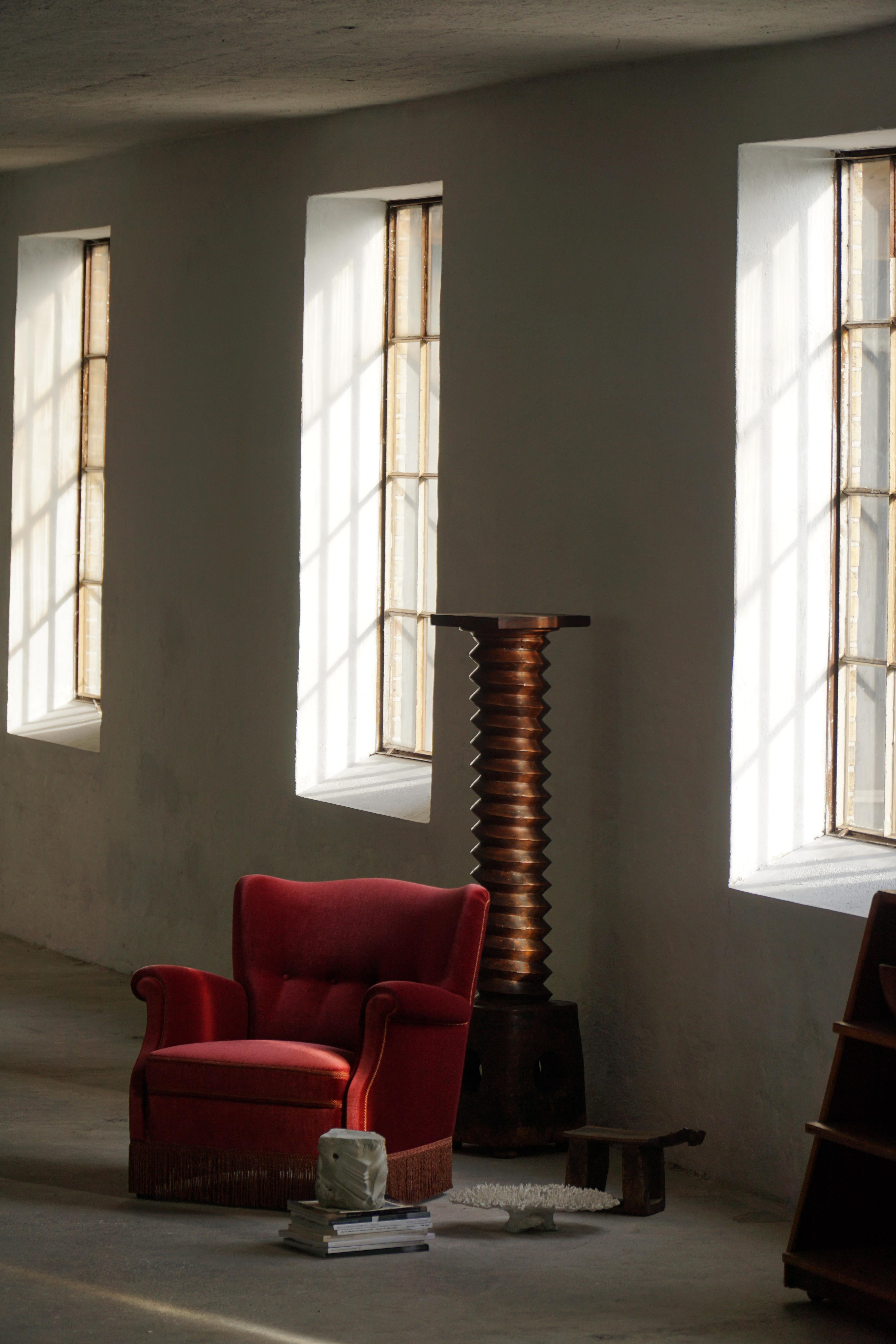 Paar moderne dänische Loungesessel, kirschroter Samt, 1950er Jahre im Angebot 1