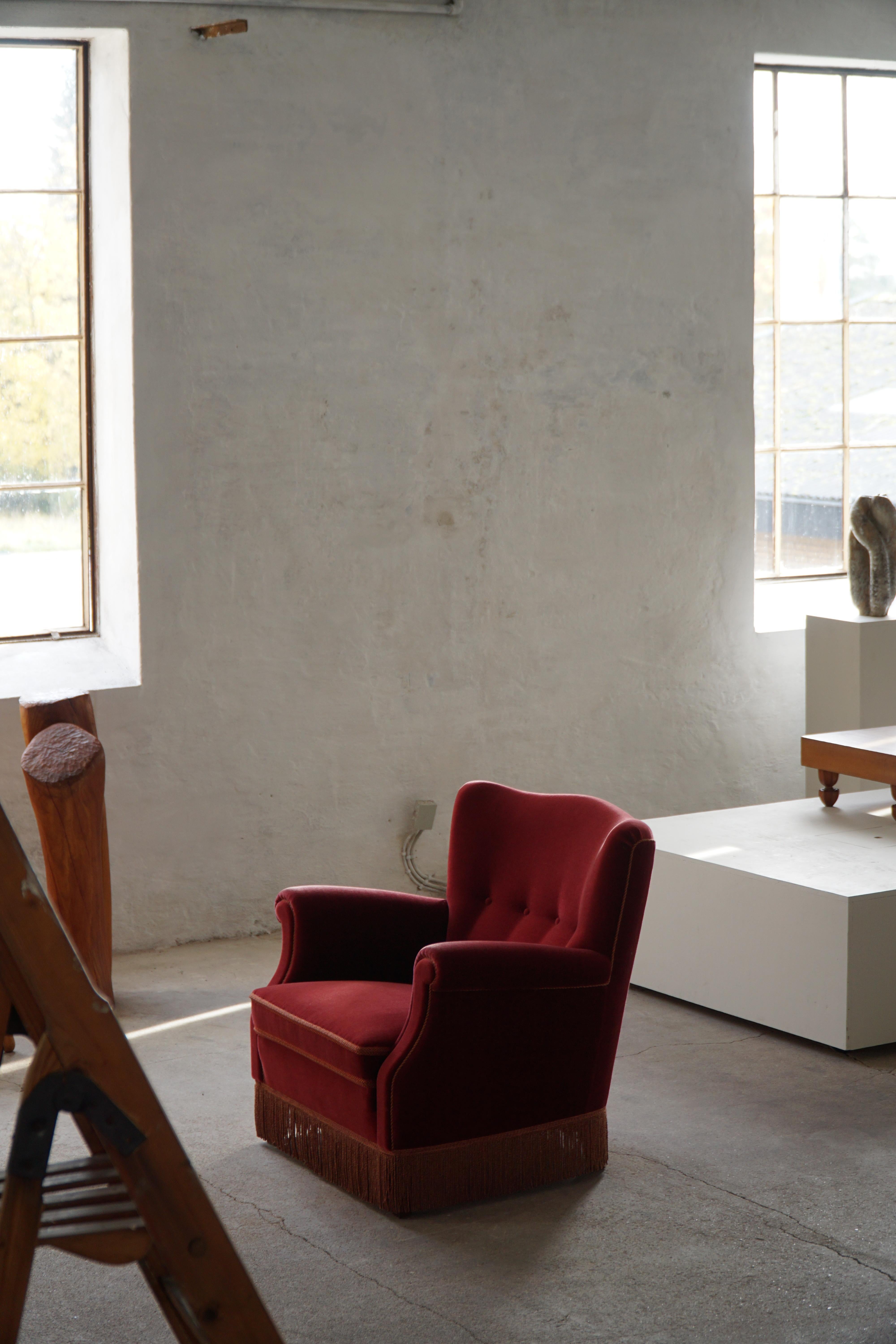 Paar moderne dänische Loungesessel, kirschroter Samt, 1950er Jahre im Angebot 2