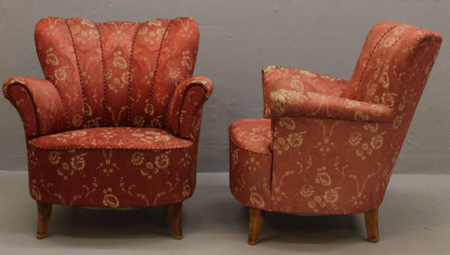 Pair of Danish modern lounge chairs, the pair with channelled backs, in the original upholstery from the 1940s. Minor wear on the fabric on the arms. Comfortable and very solid chairs