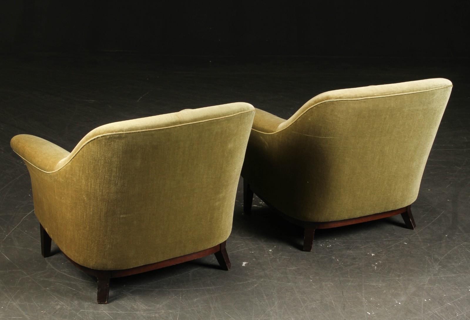 Mid-Century Modern Pair of Danish Modern Lounge Chairs